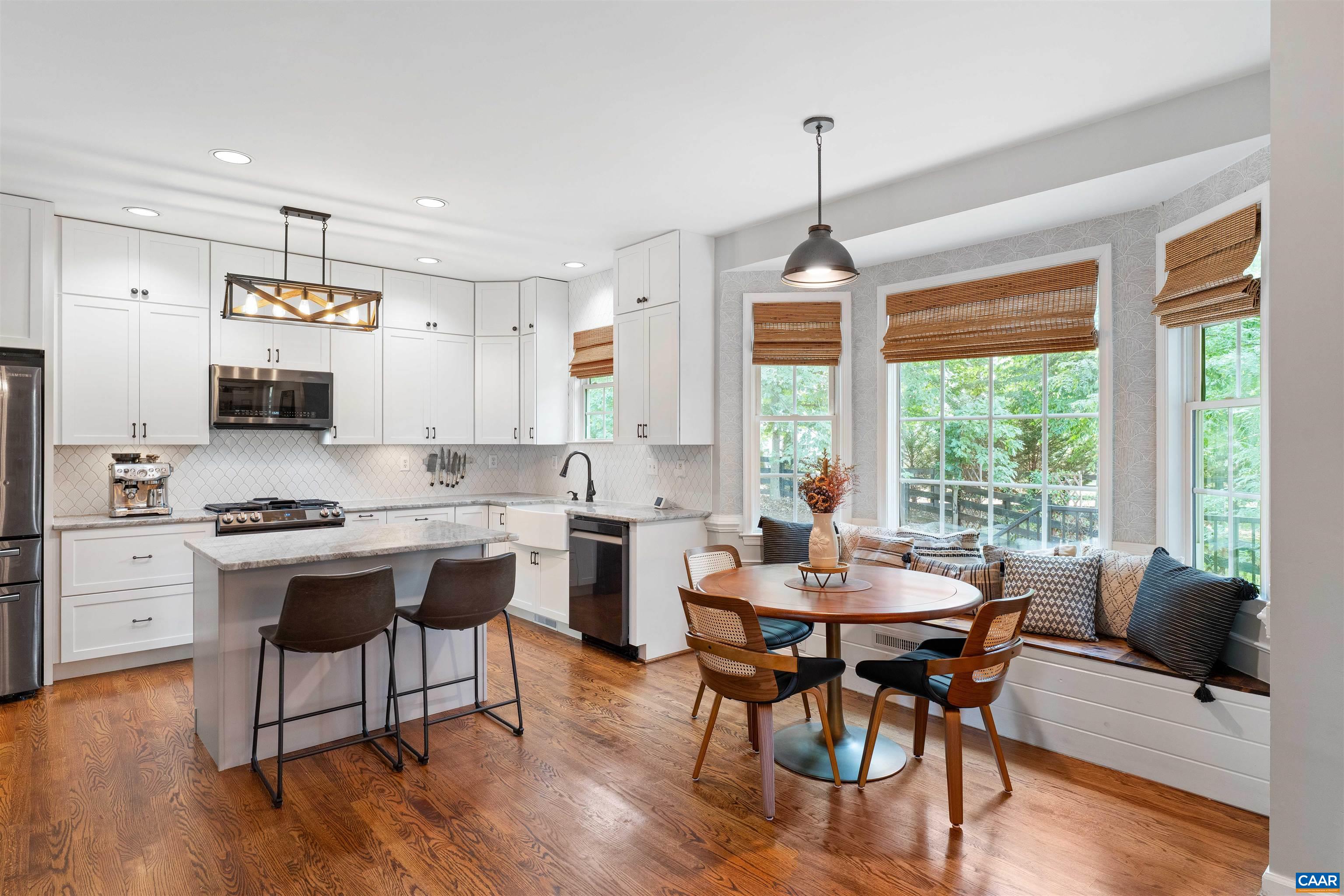 2174 LORING CIR