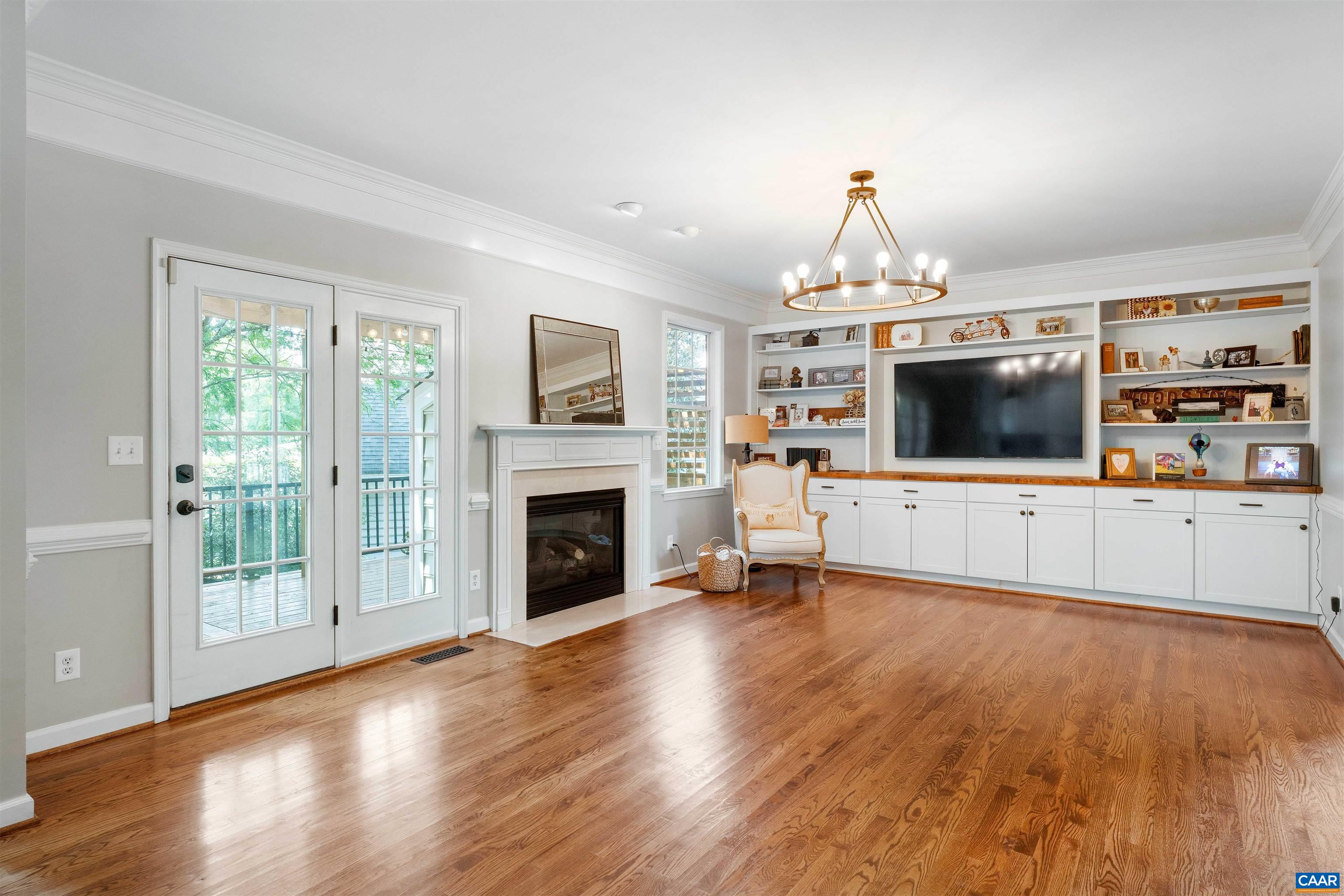 2174 LORING CIR