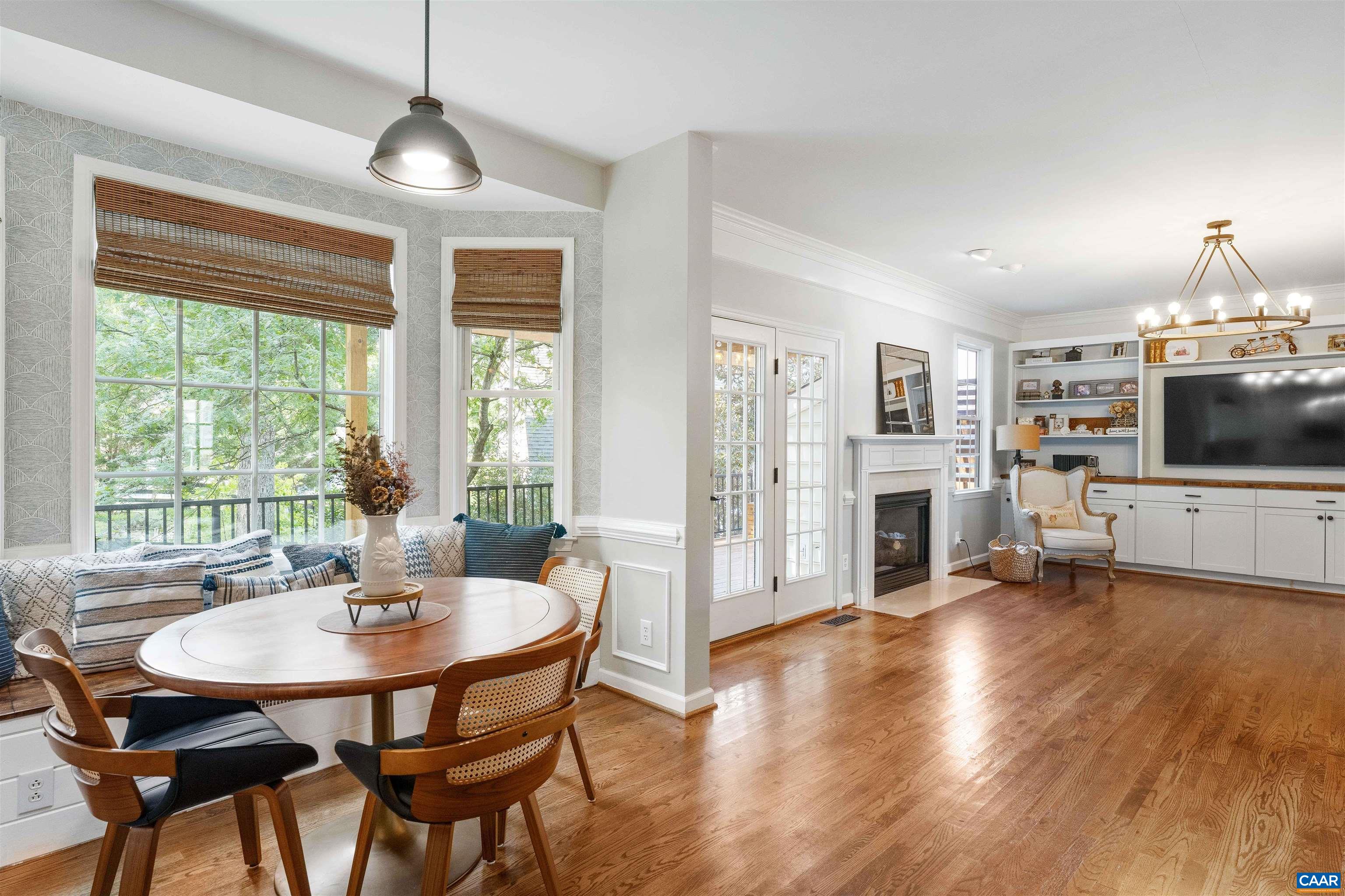 2174 LORING CIR