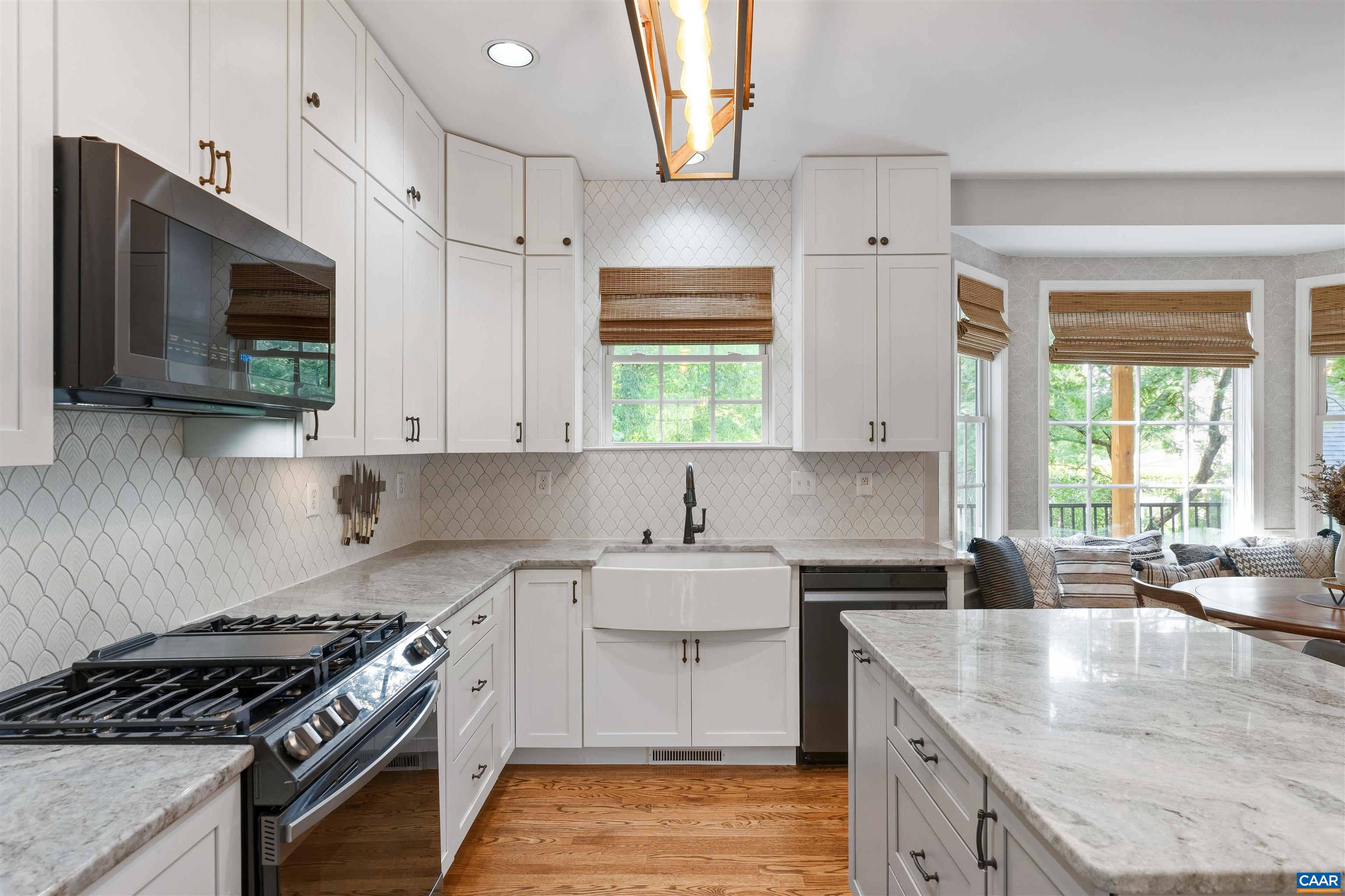 2174 LORING CIR