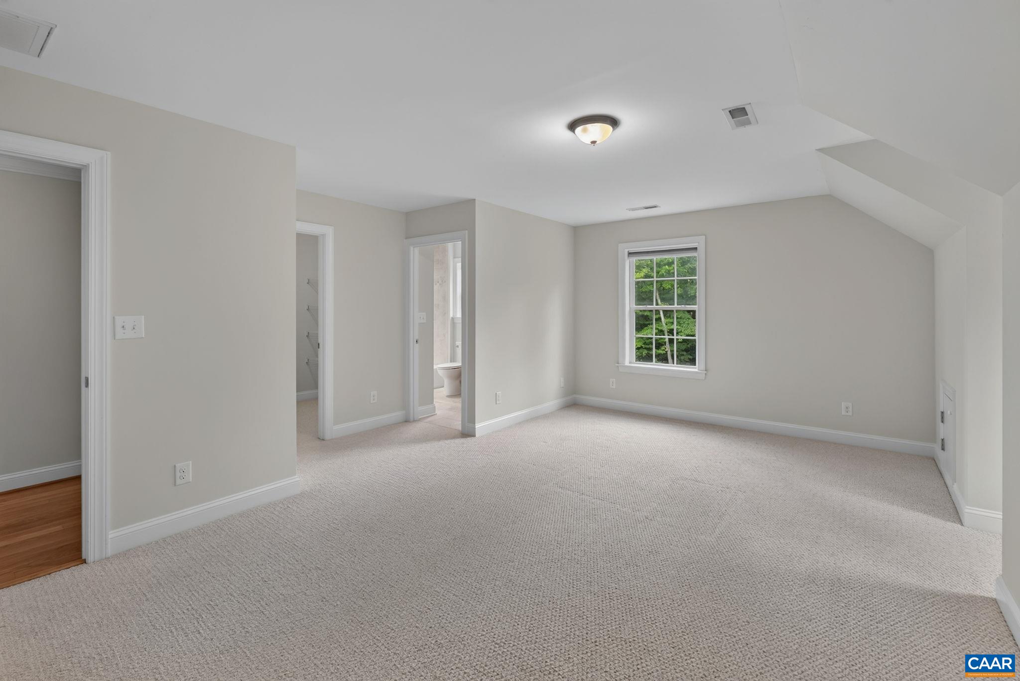 1025 PELHAM DR