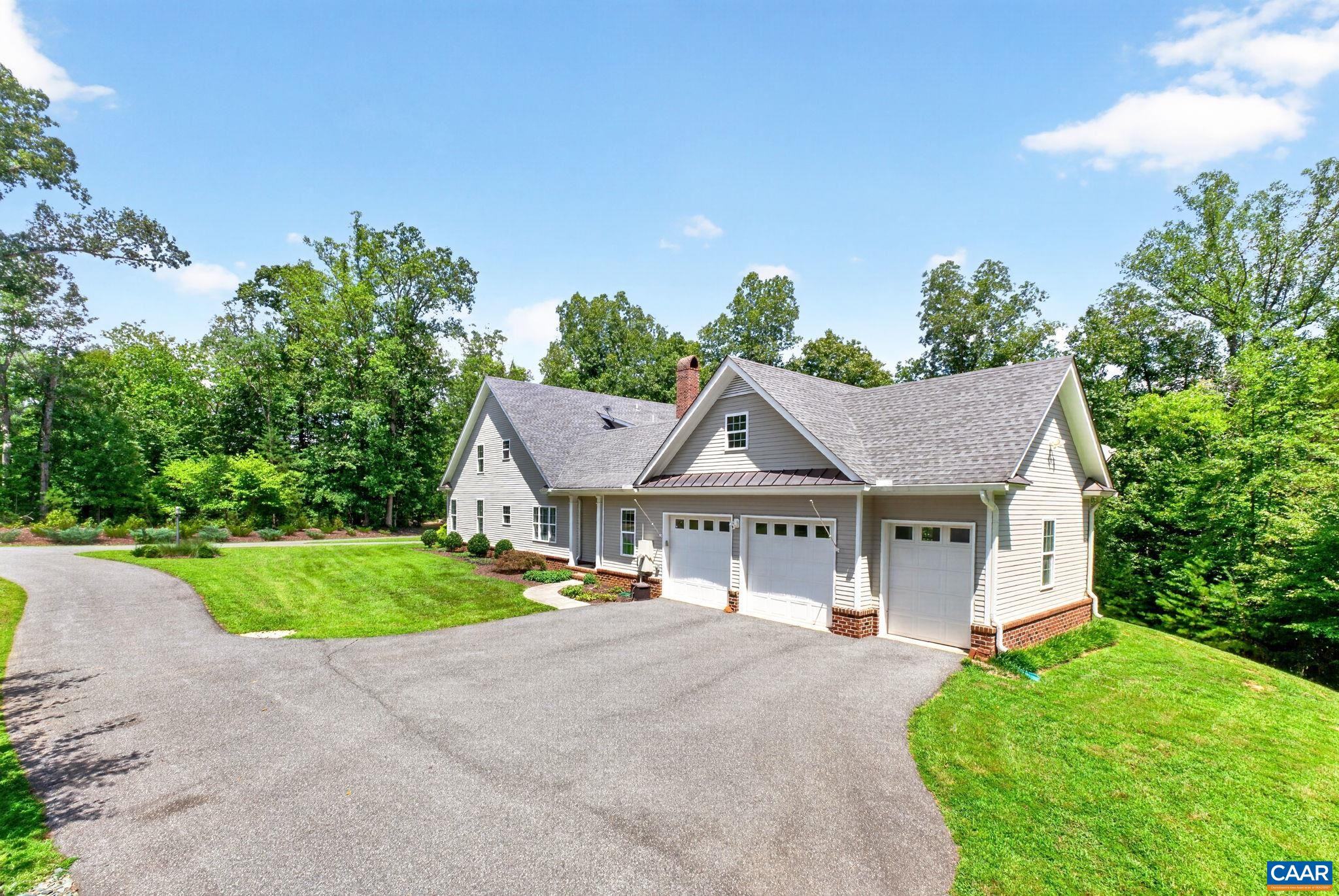 1025 PELHAM DR