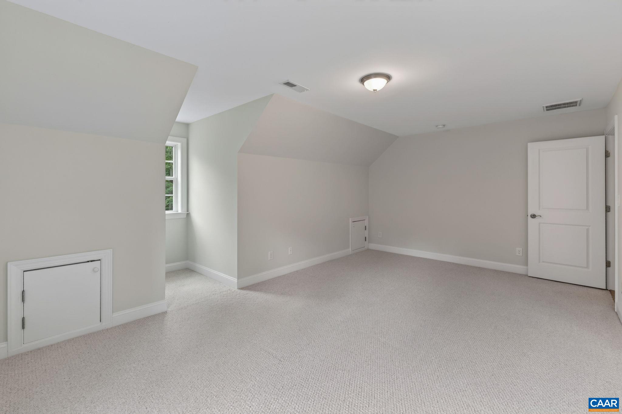 1025 PELHAM DR