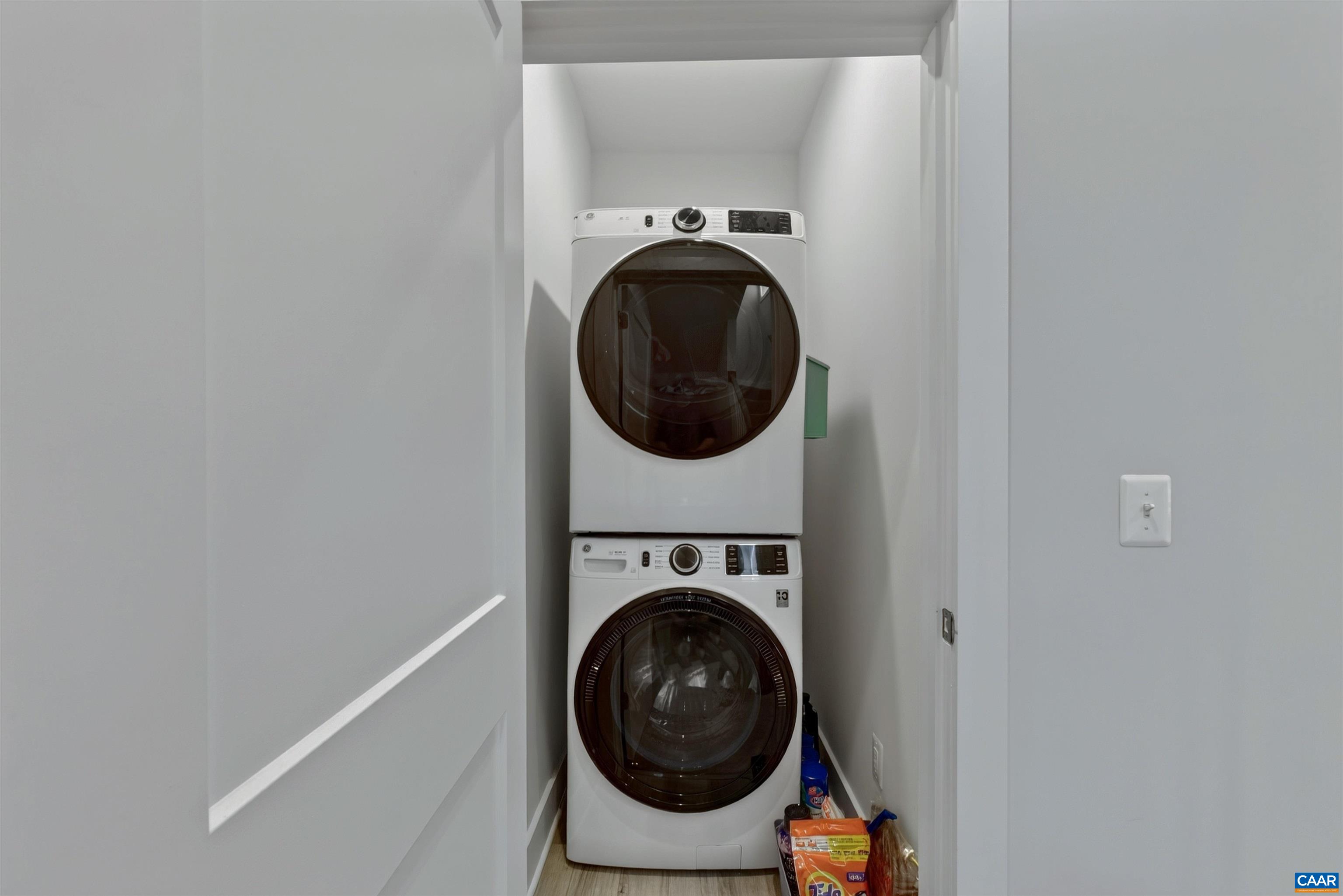 941 SALAMANDER ST Unit: B