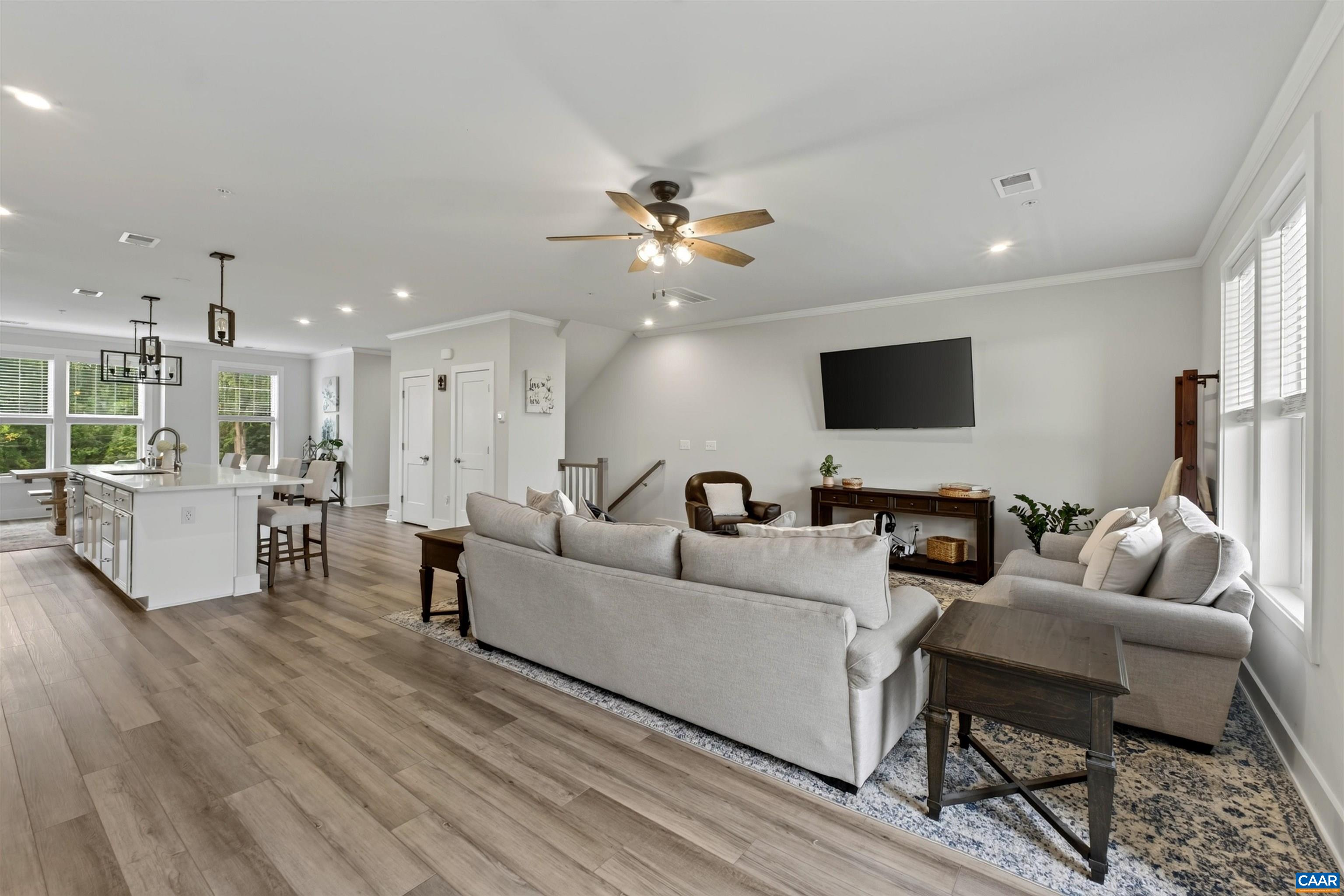 941 SALAMANDER ST Unit: B