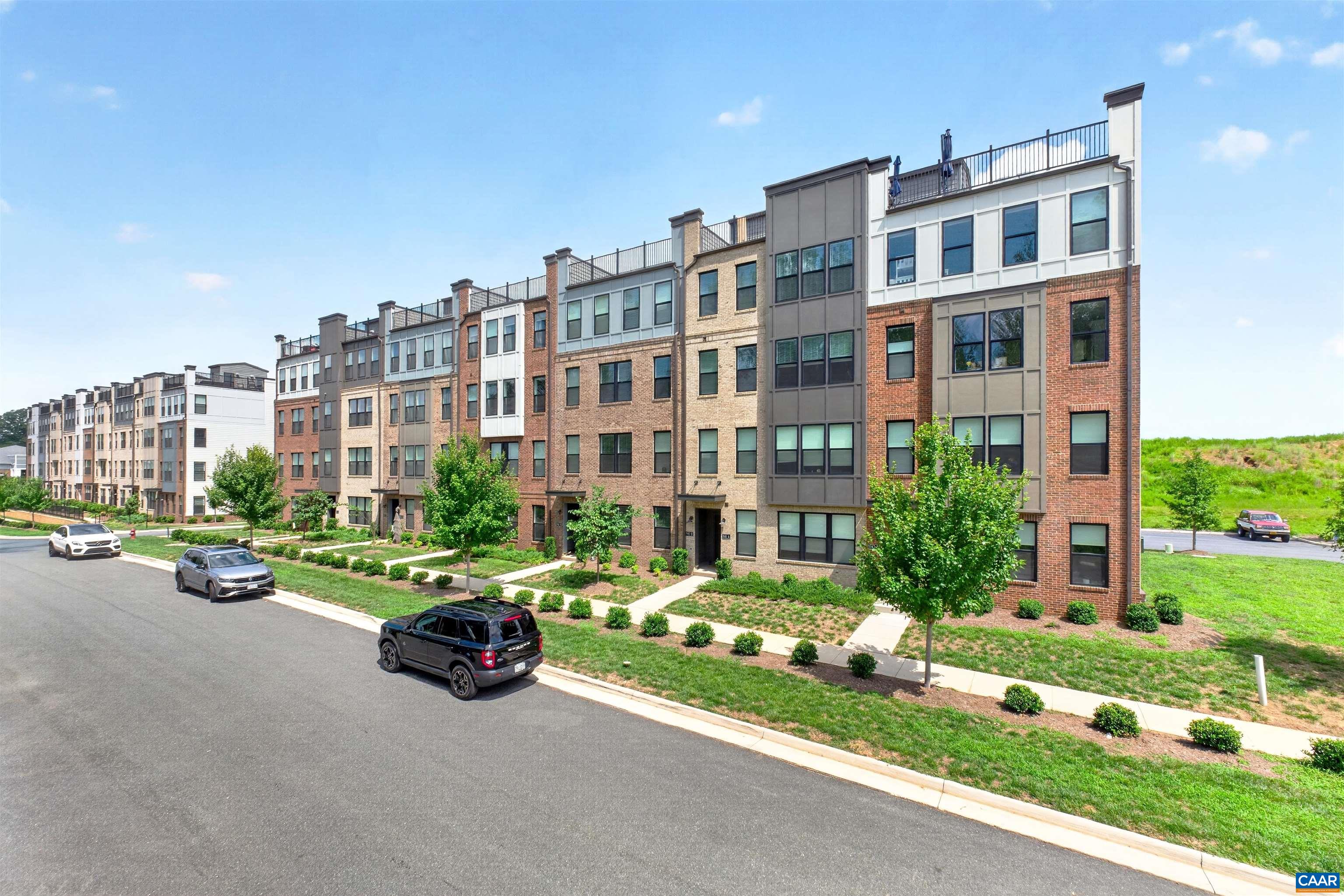 941 SALAMANDER ST Unit: B