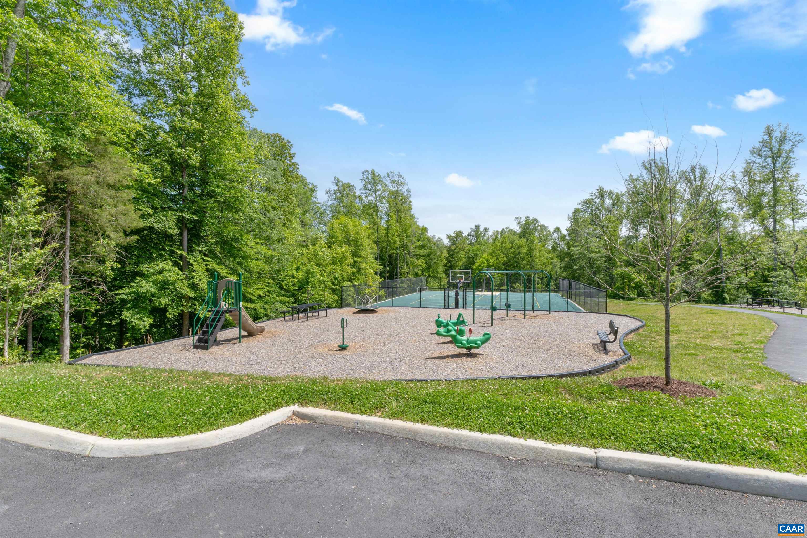 941 SALAMANDER ST Unit: B