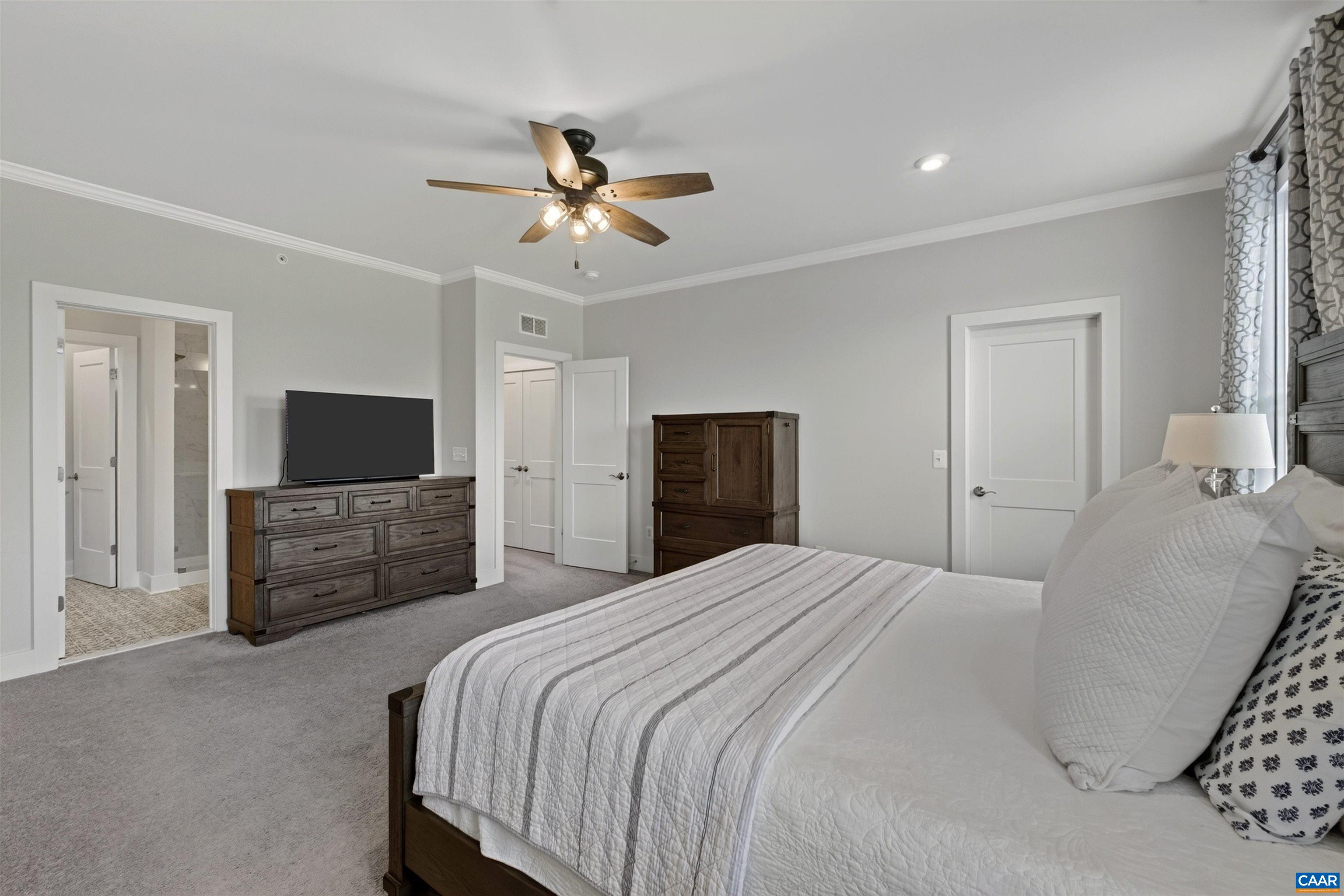 941 SALAMANDER ST Unit: B