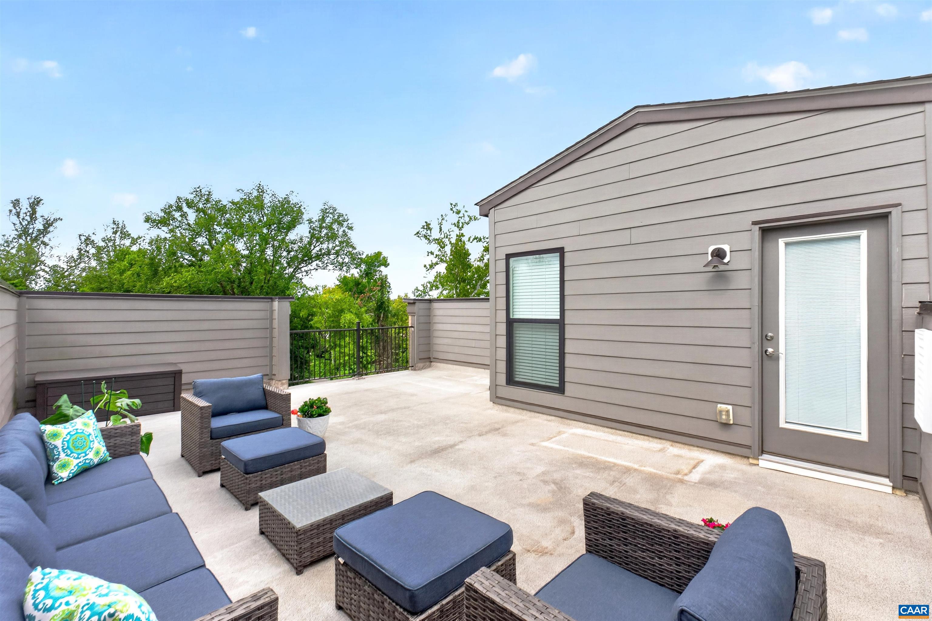 941 SALAMANDER ST Unit: B