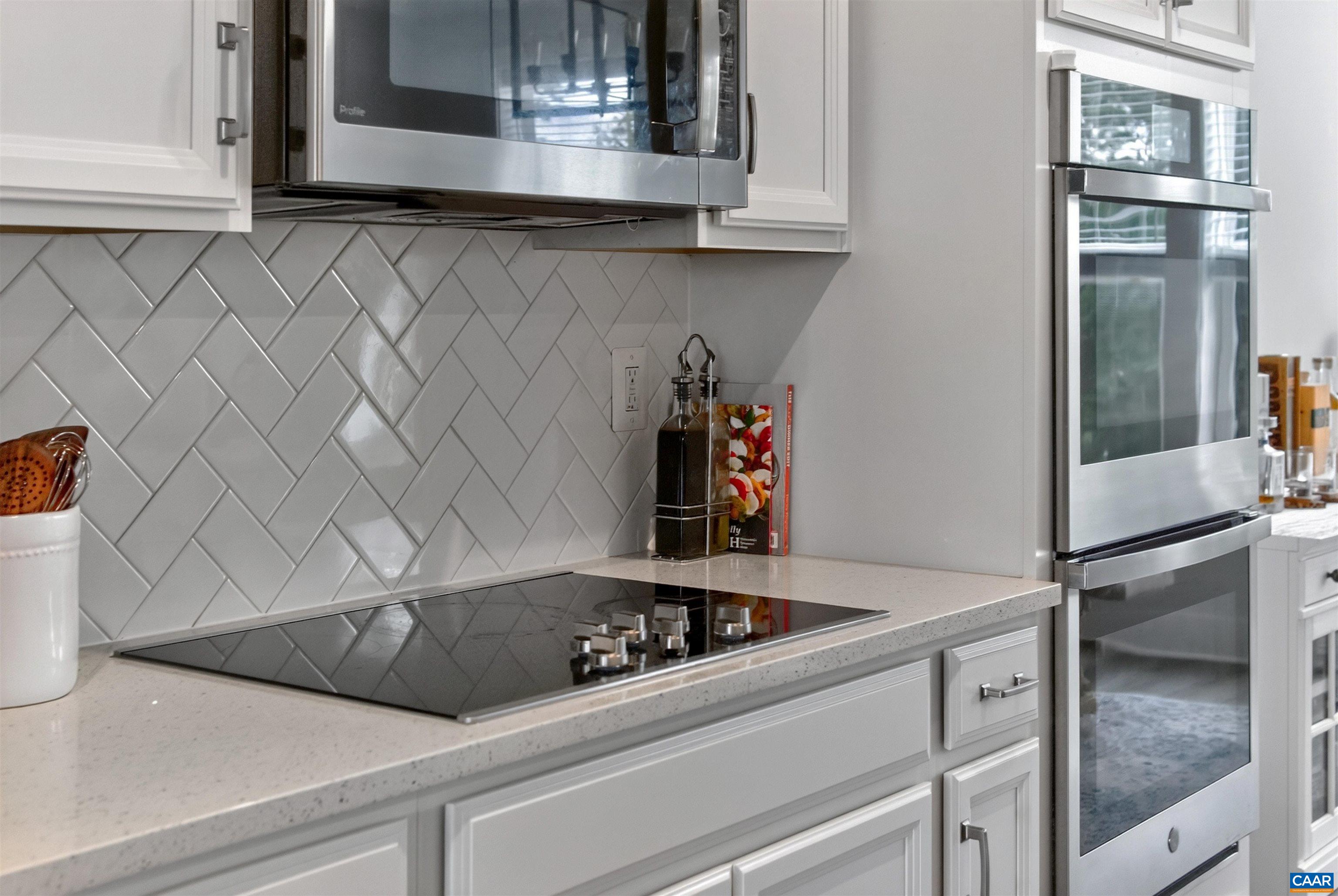 941 SALAMANDER ST Unit: B
