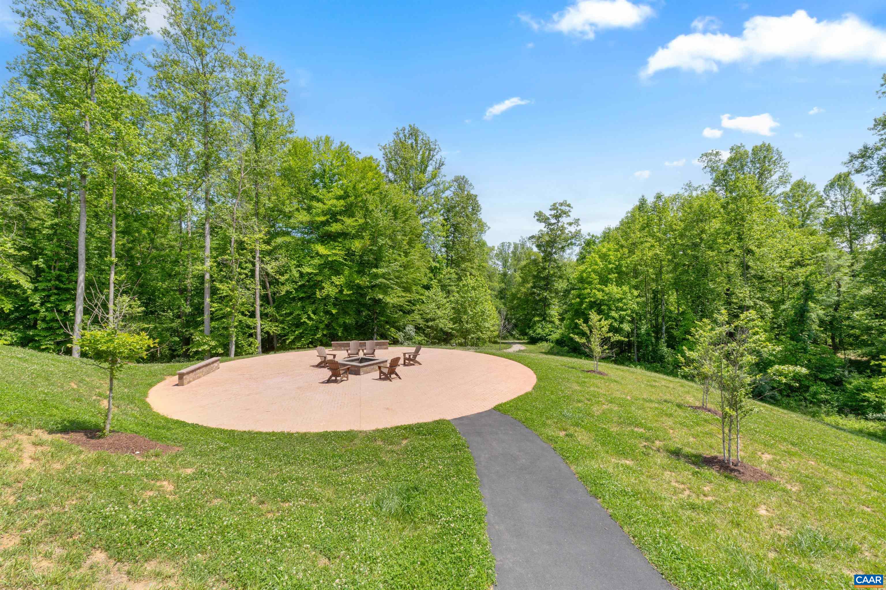 941 SALAMANDER ST Unit: B