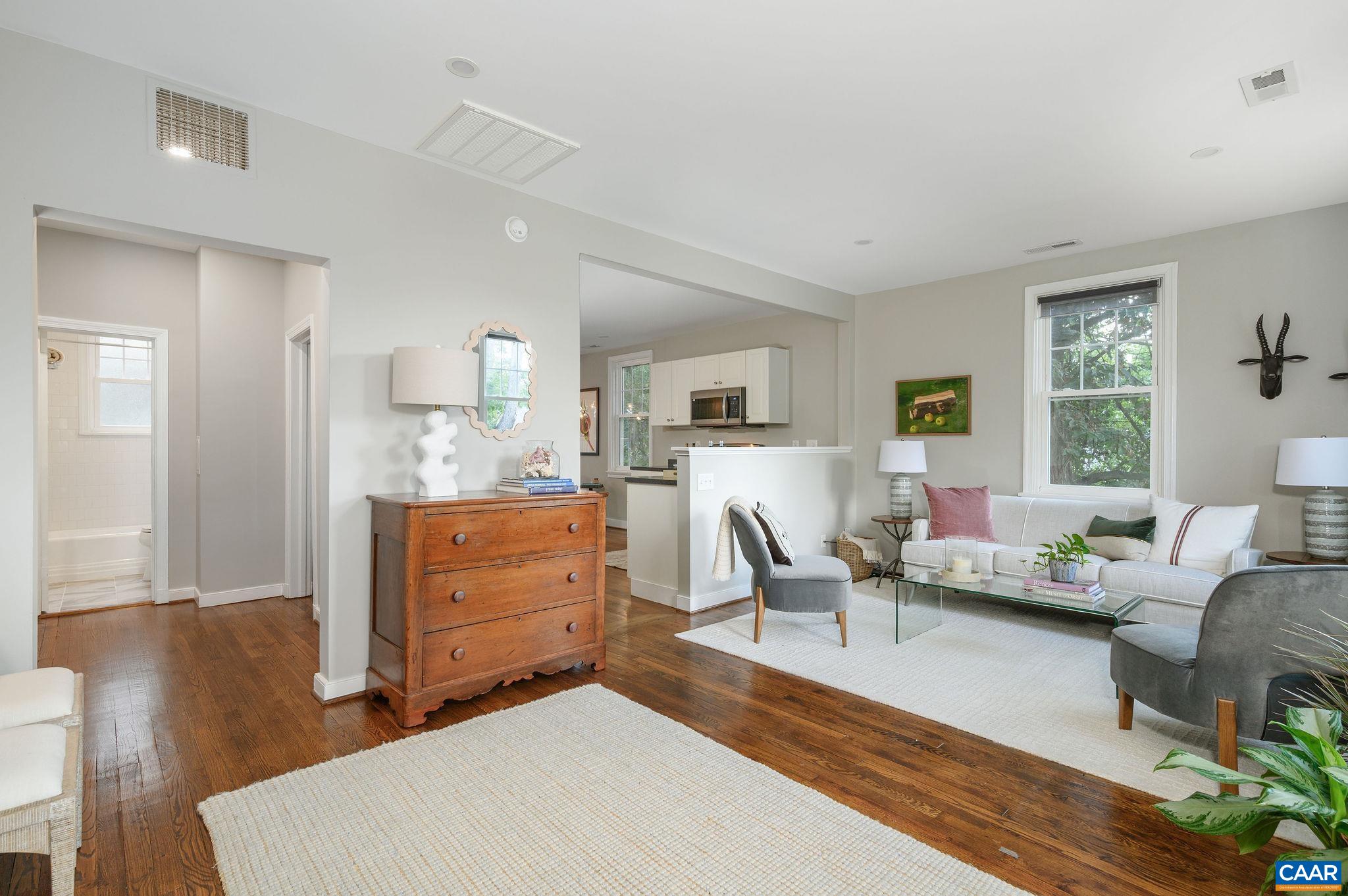 1004 RAYON ST
