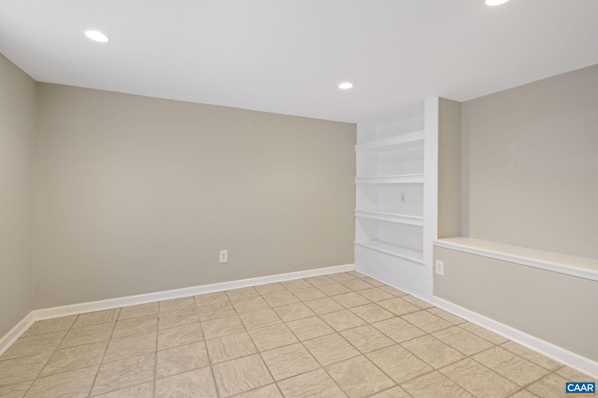 1004 RAYON ST