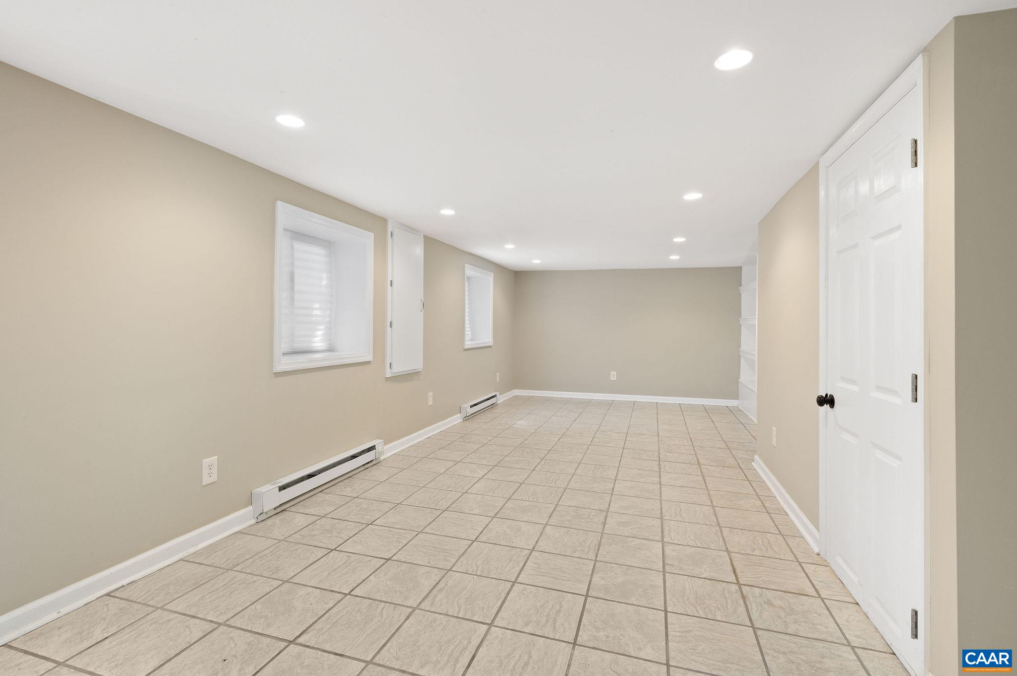 1004 RAYON ST