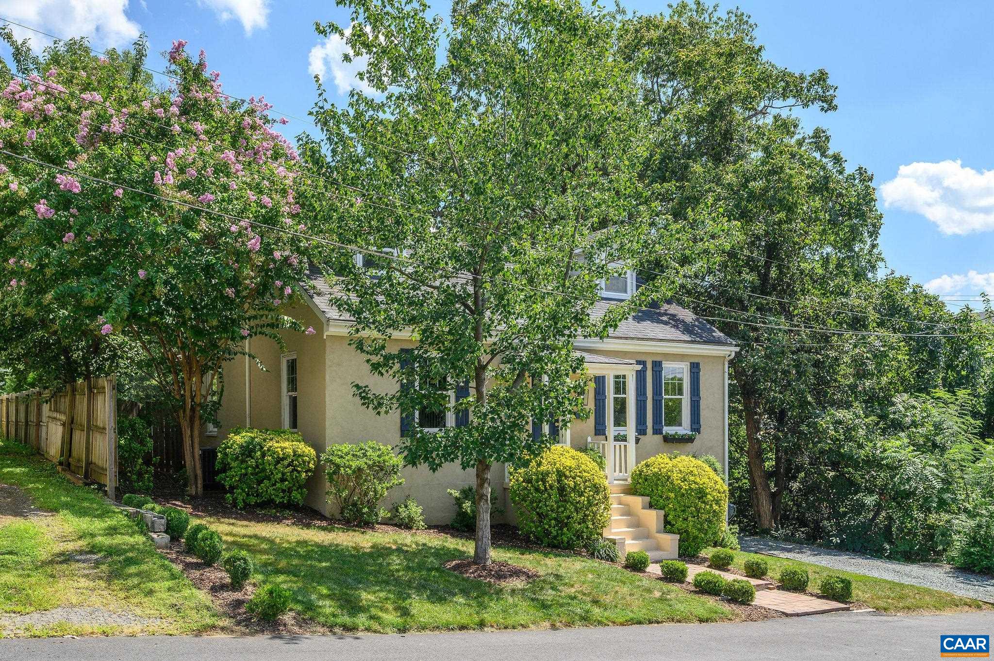 1004 RAYON ST