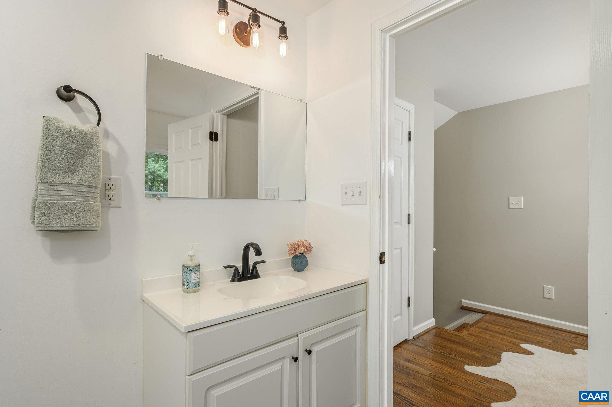 1004 RAYON ST