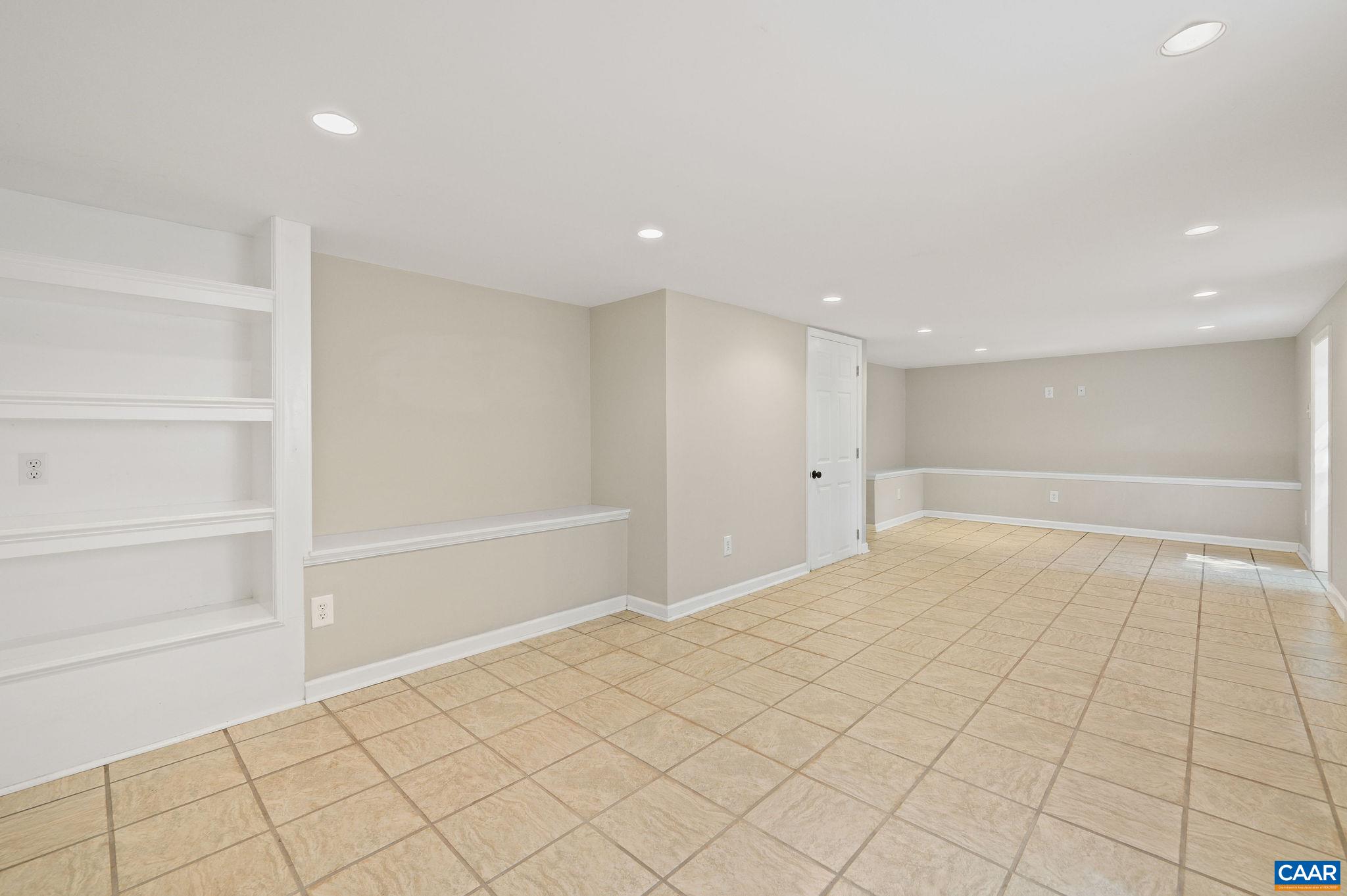1004 RAYON ST