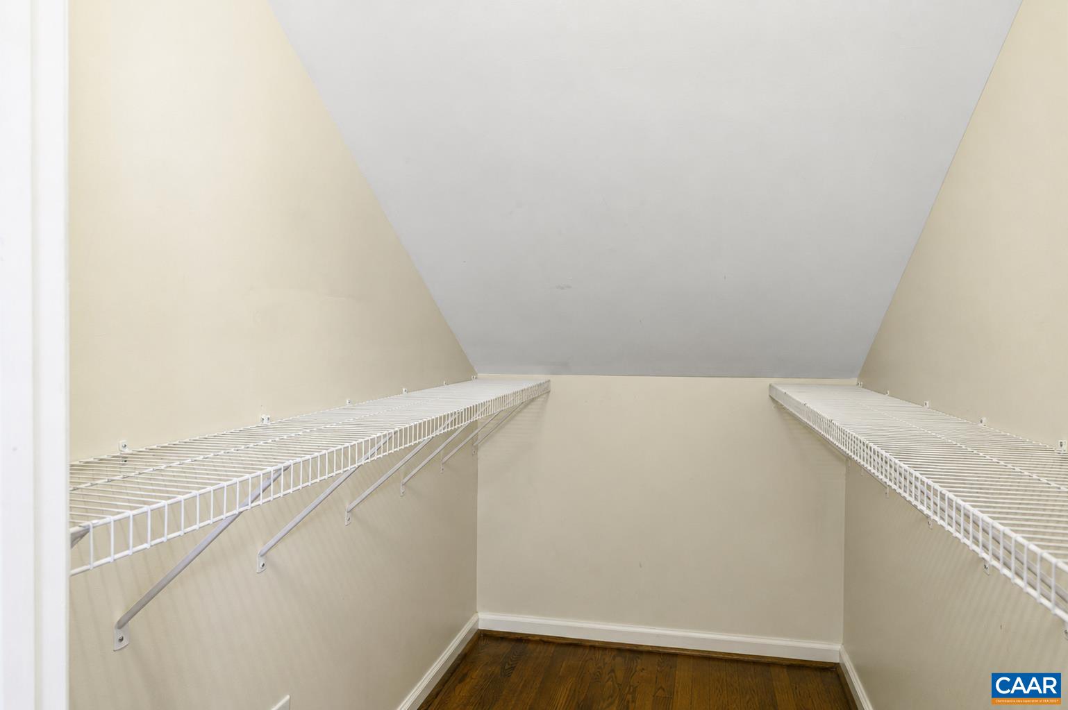 1004 RAYON ST