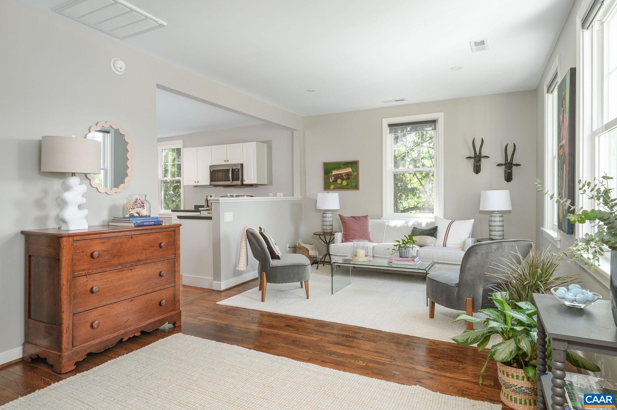 1004 RAYON ST
