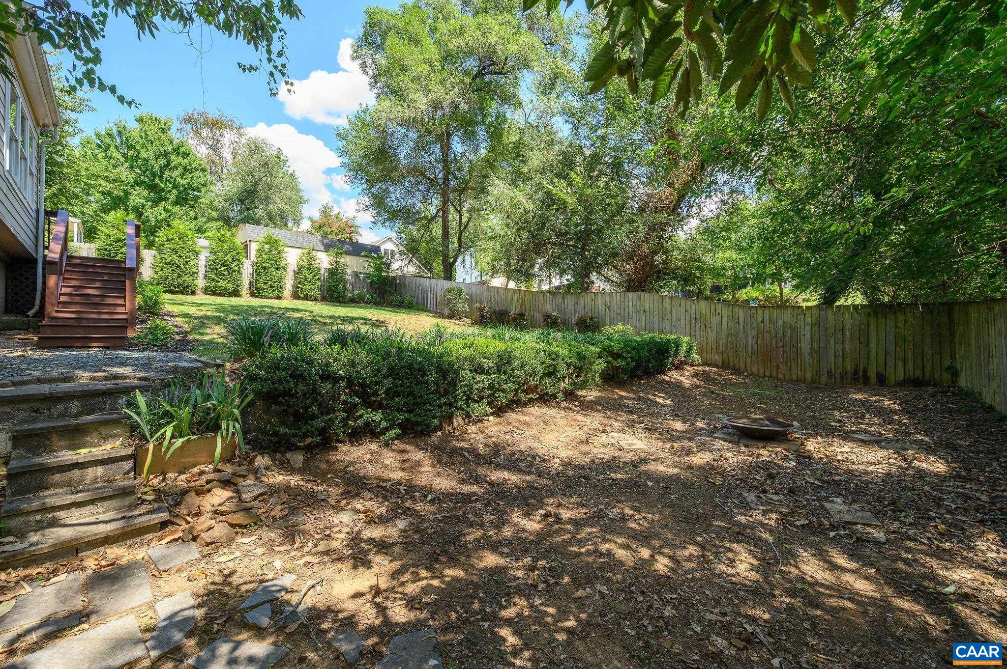 1004 RAYON ST