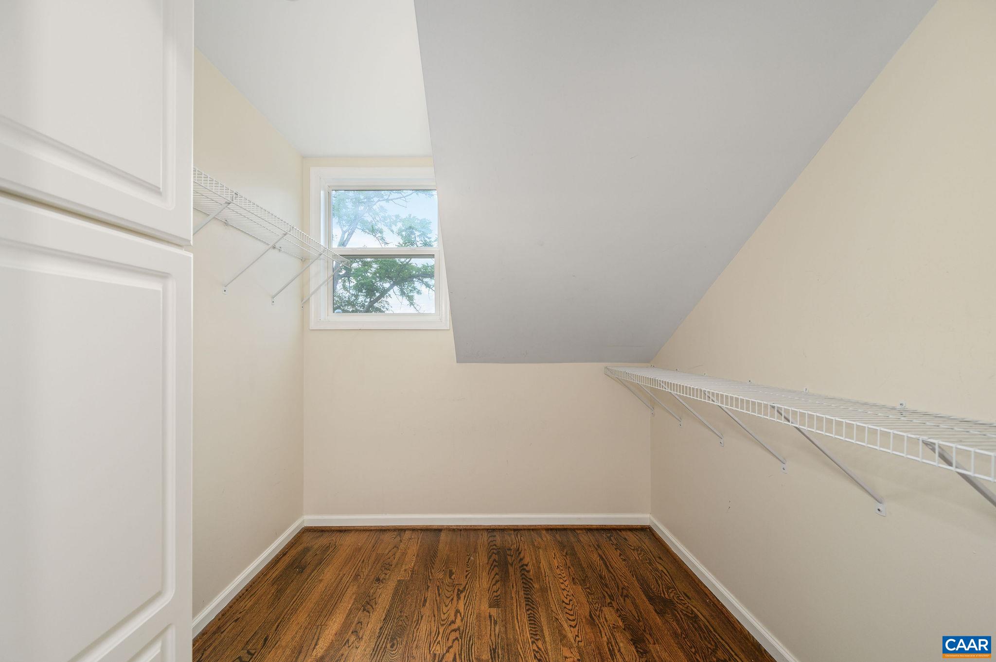 1004 RAYON ST