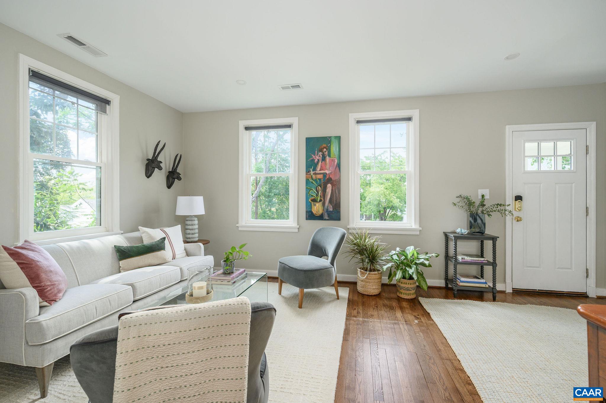 1004 RAYON ST