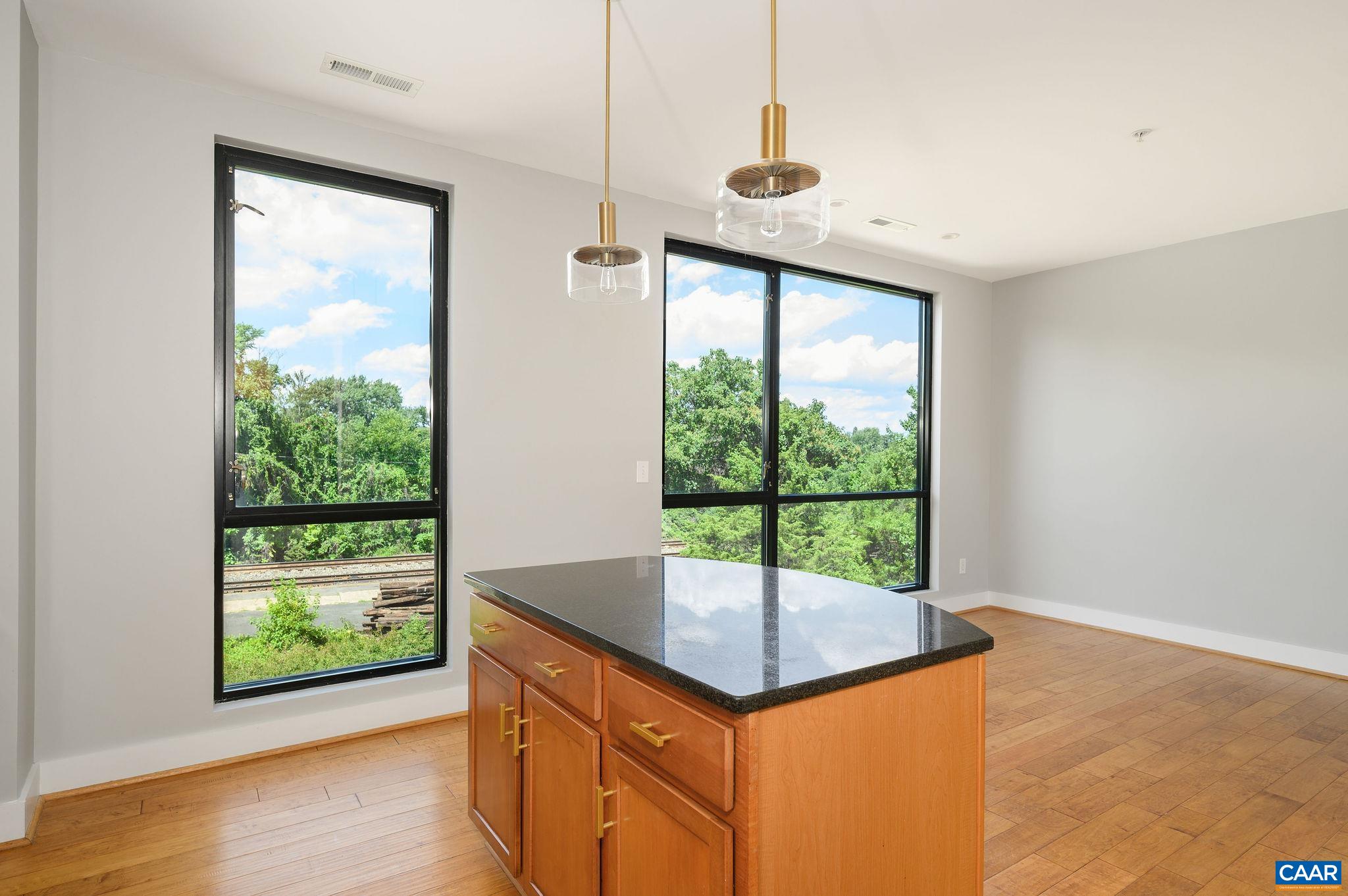 211 CREAM ST Unit: 201