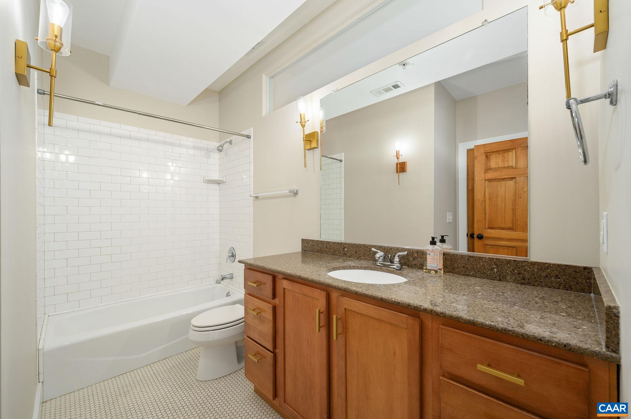 211 CREAM ST Unit: 201