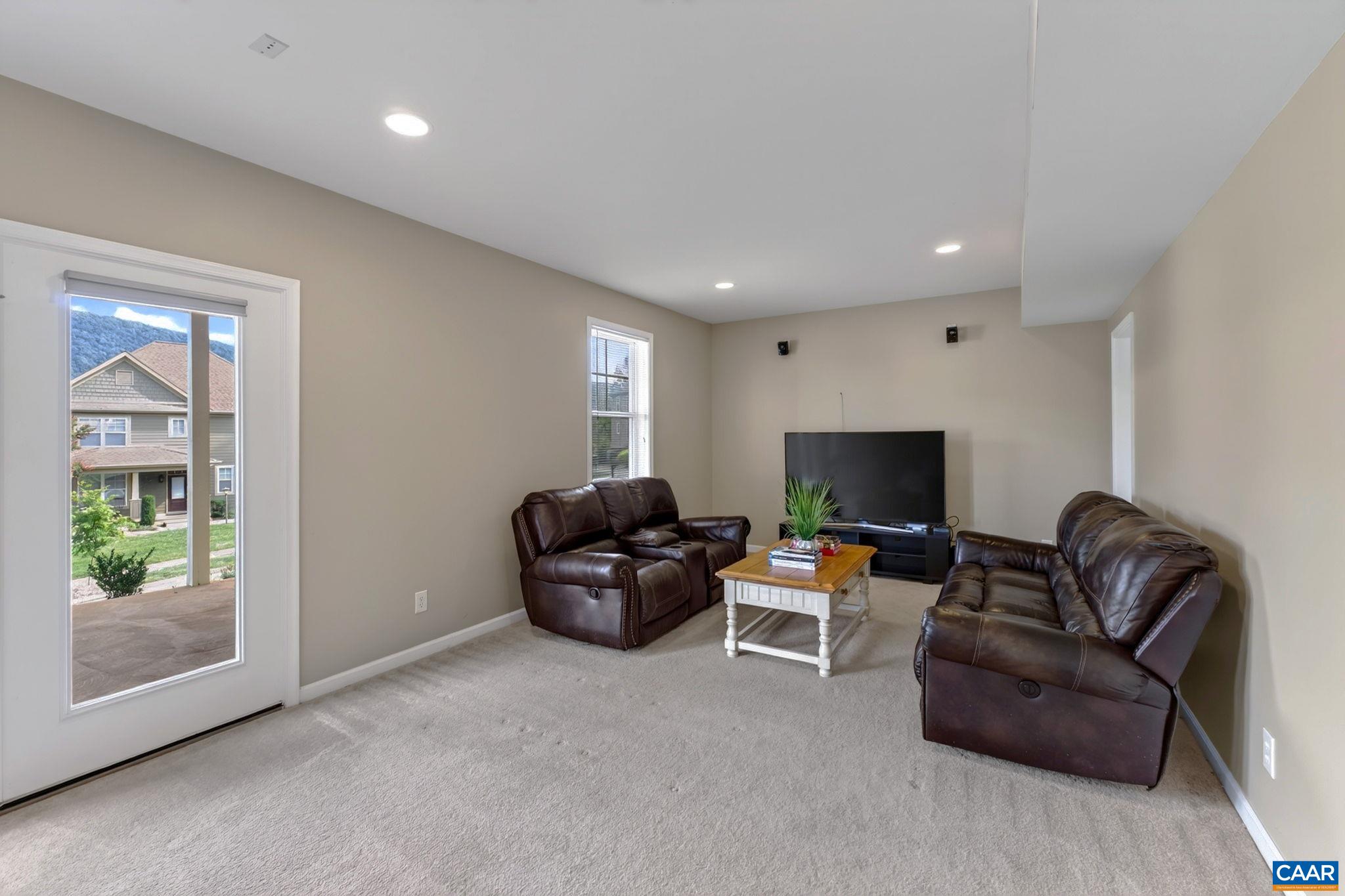 1130 ARDEN DR