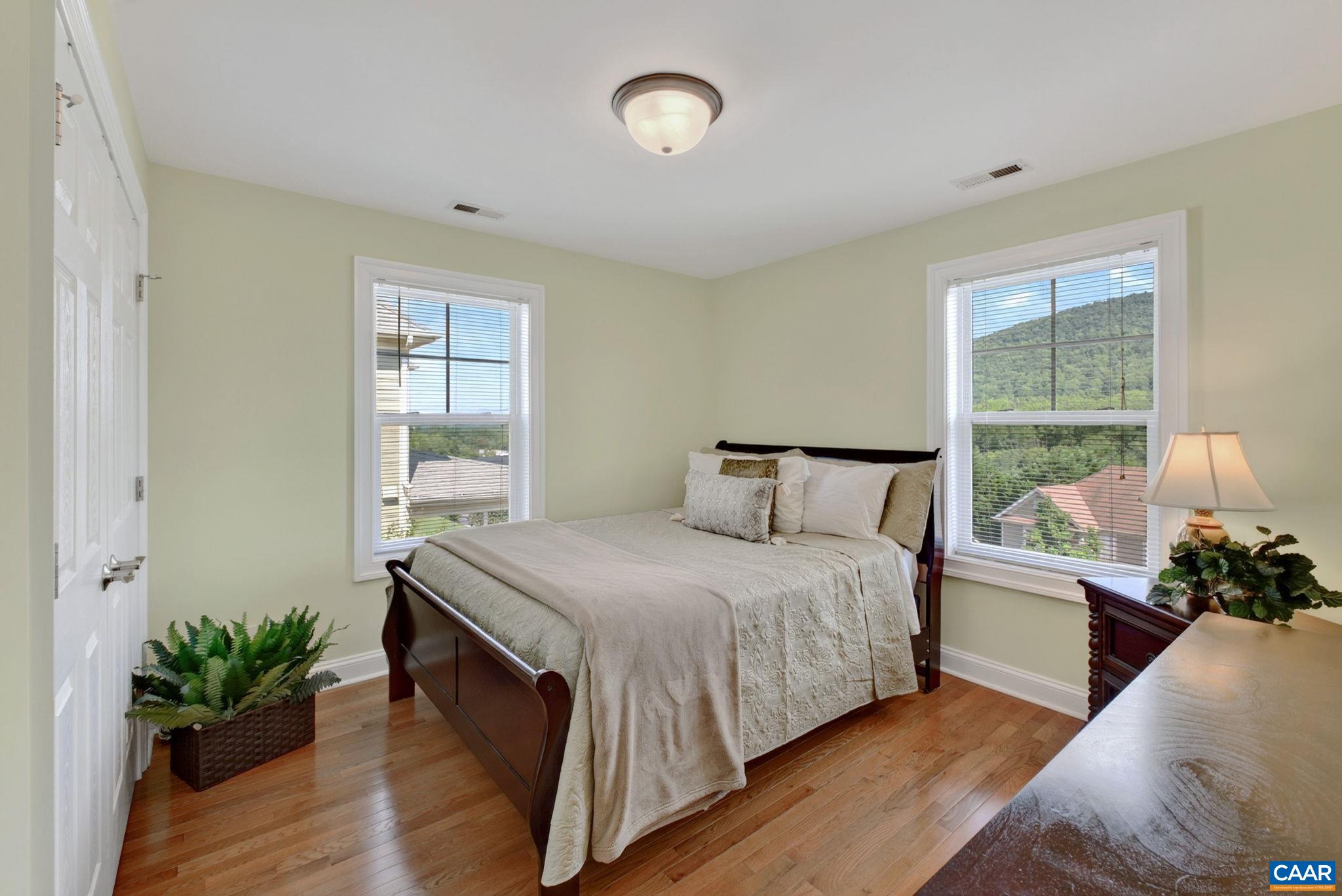 1130 ARDEN DR