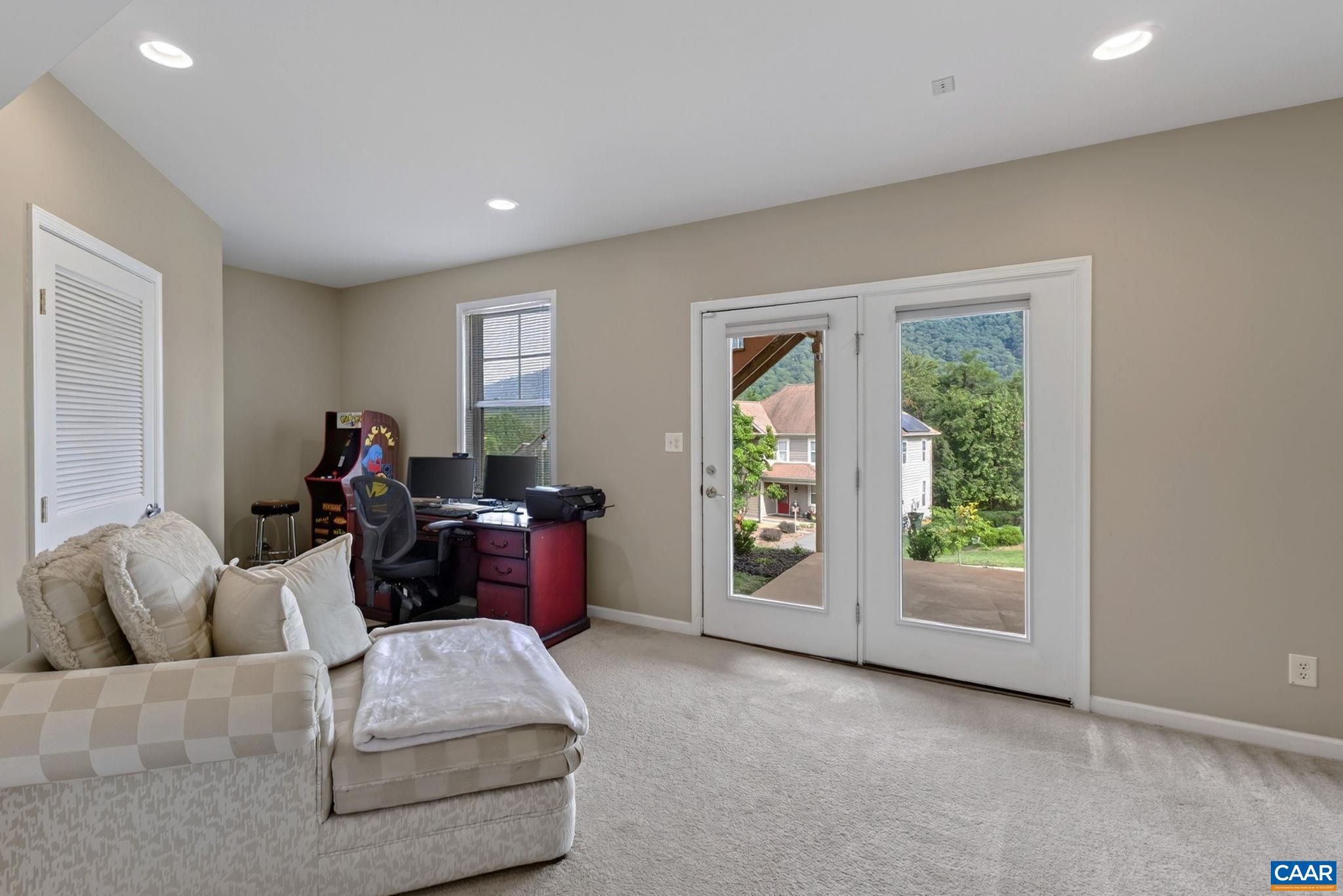 1130 ARDEN DR