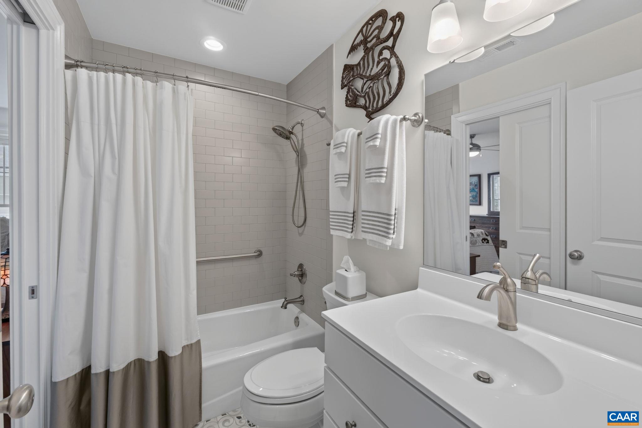 801 GOLF VIEW DR