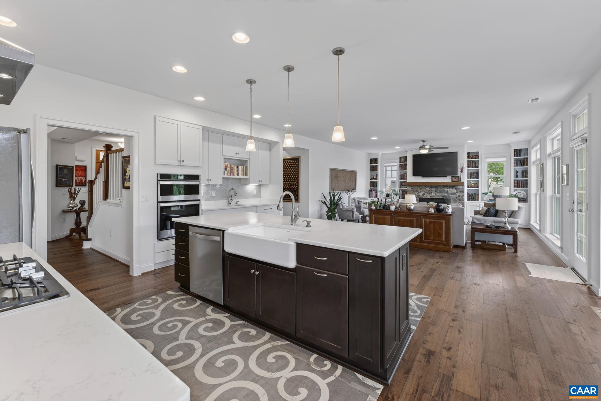 801 GOLF VIEW DR