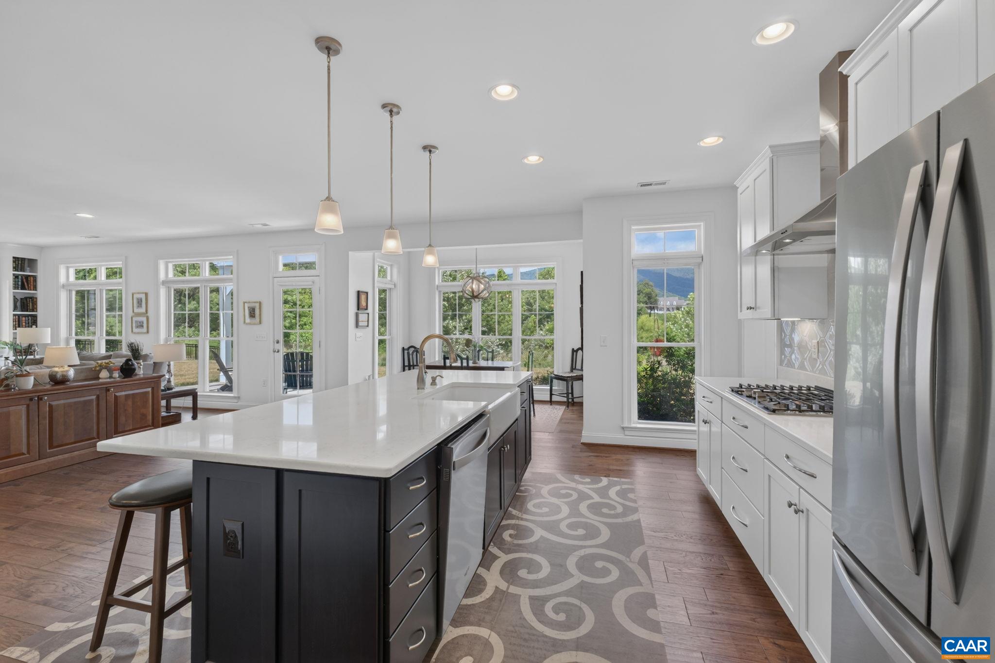 801 GOLF VIEW DR