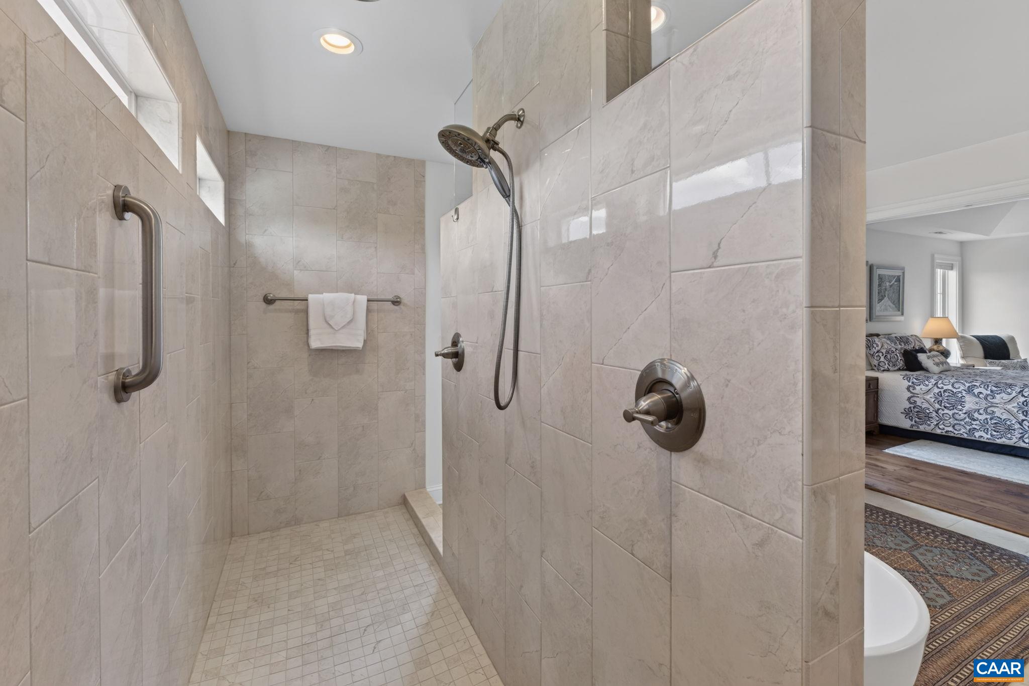 801 GOLF VIEW DR