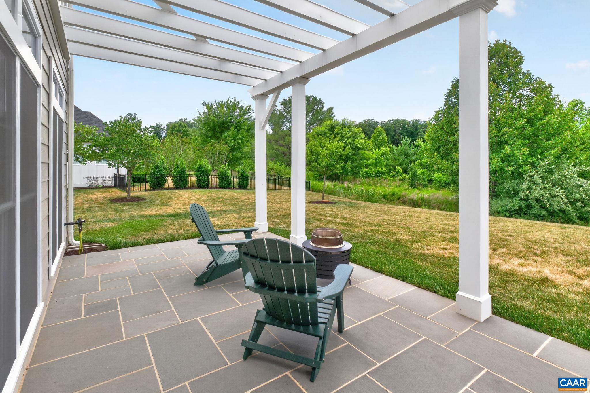 801 GOLF VIEW DR
