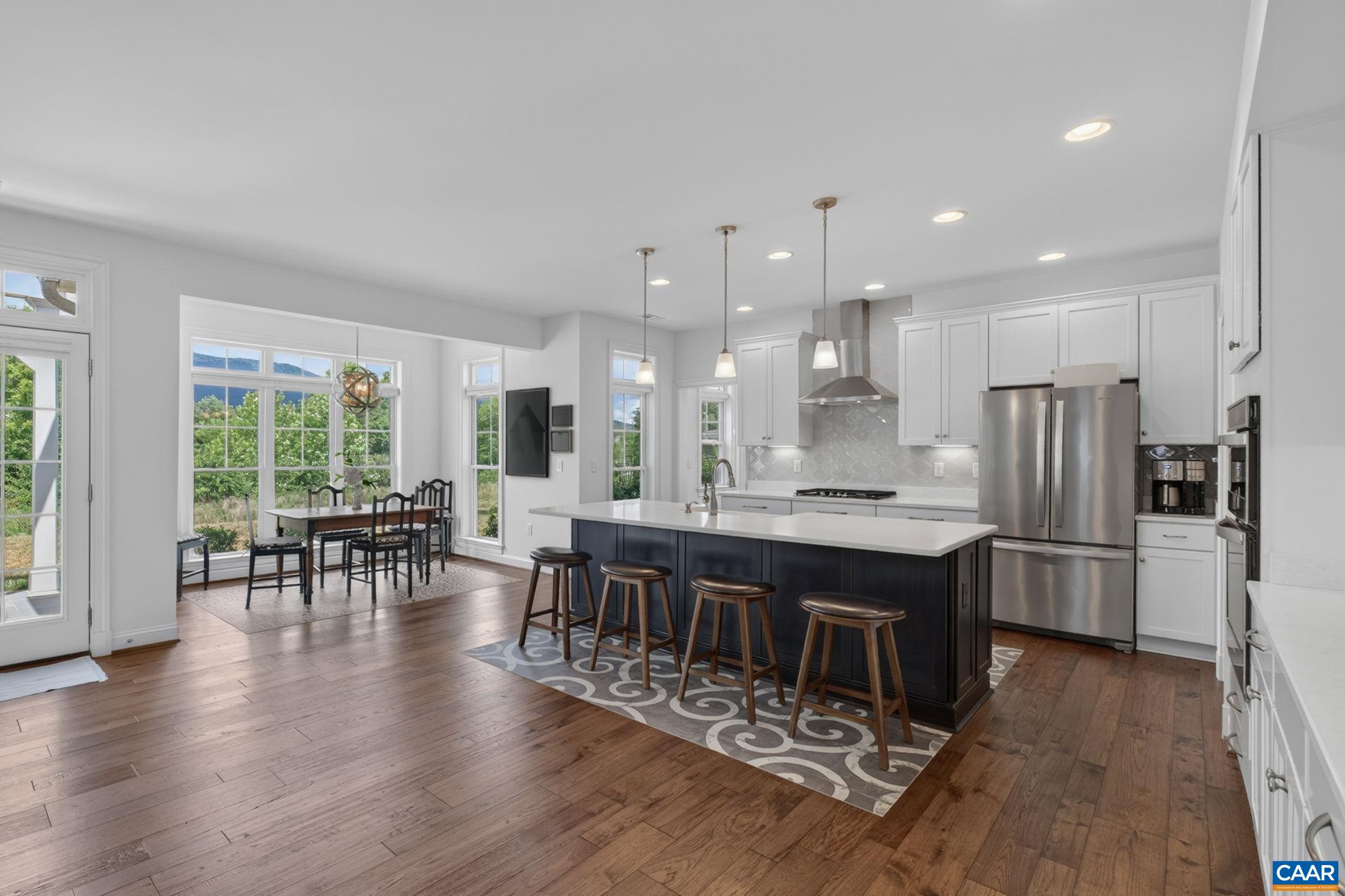 801 GOLF VIEW DR