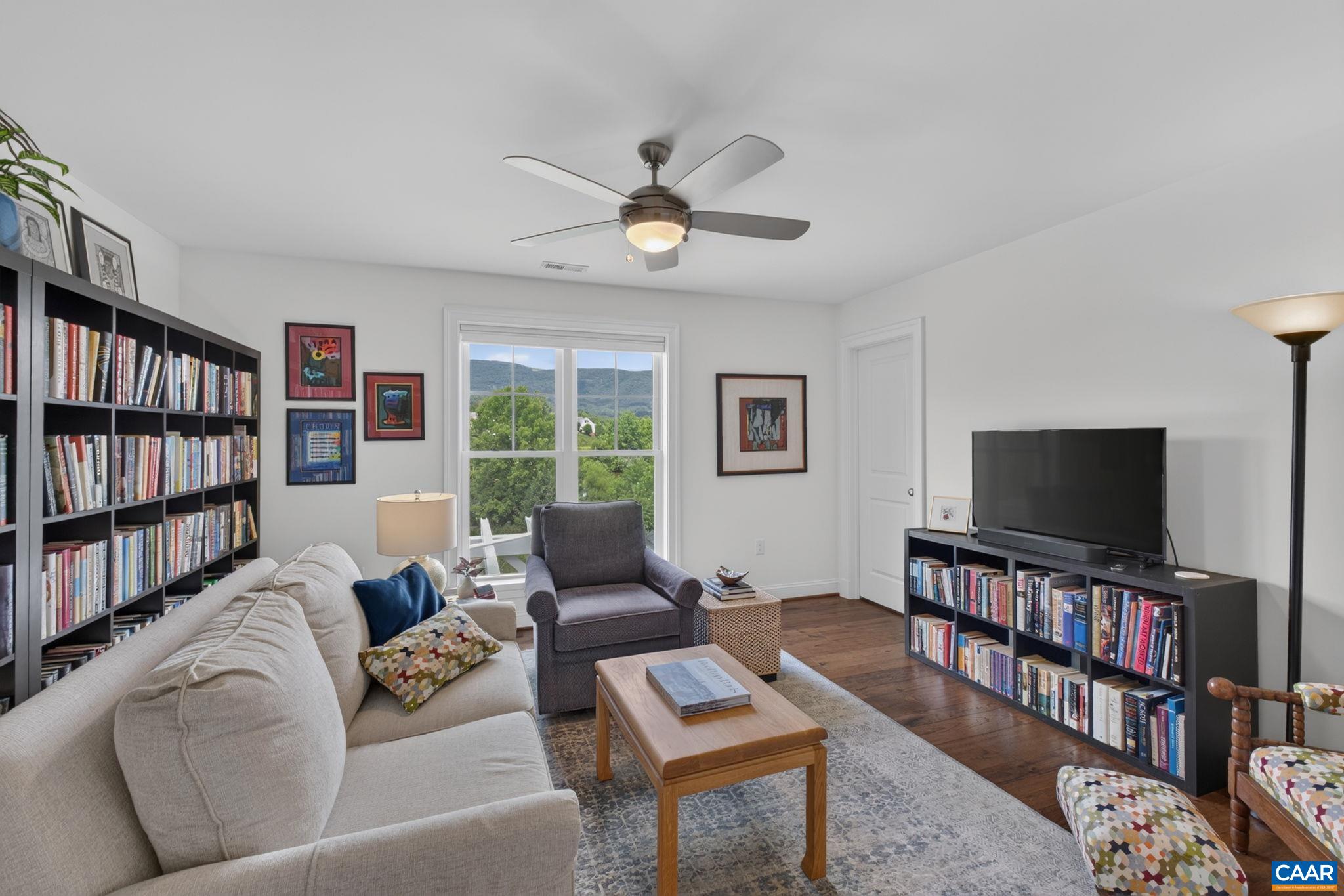 801 GOLF VIEW DR