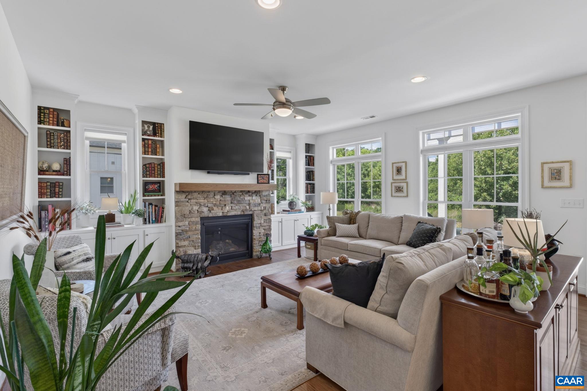 801 GOLF VIEW DR