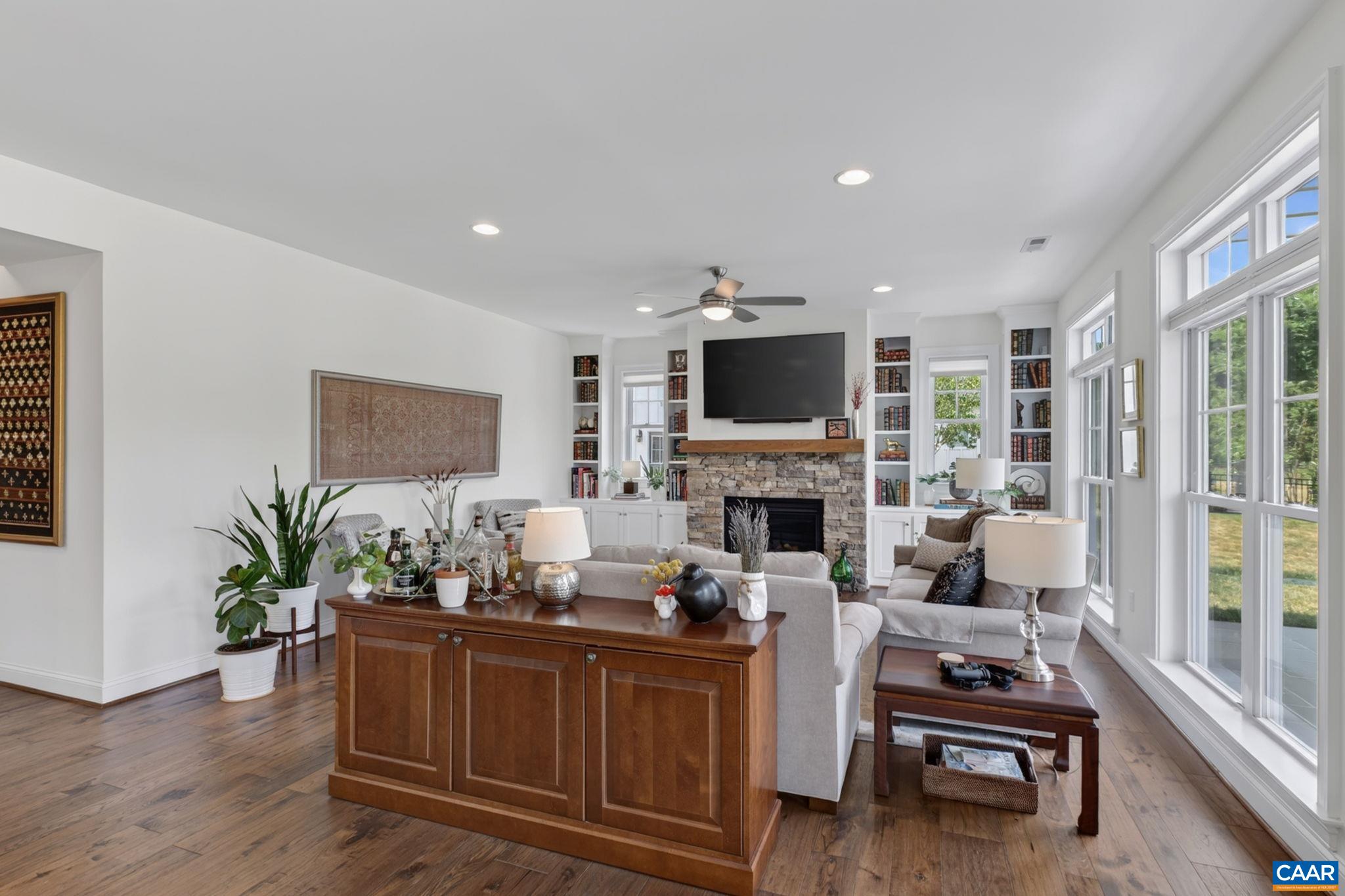 801 GOLF VIEW DR