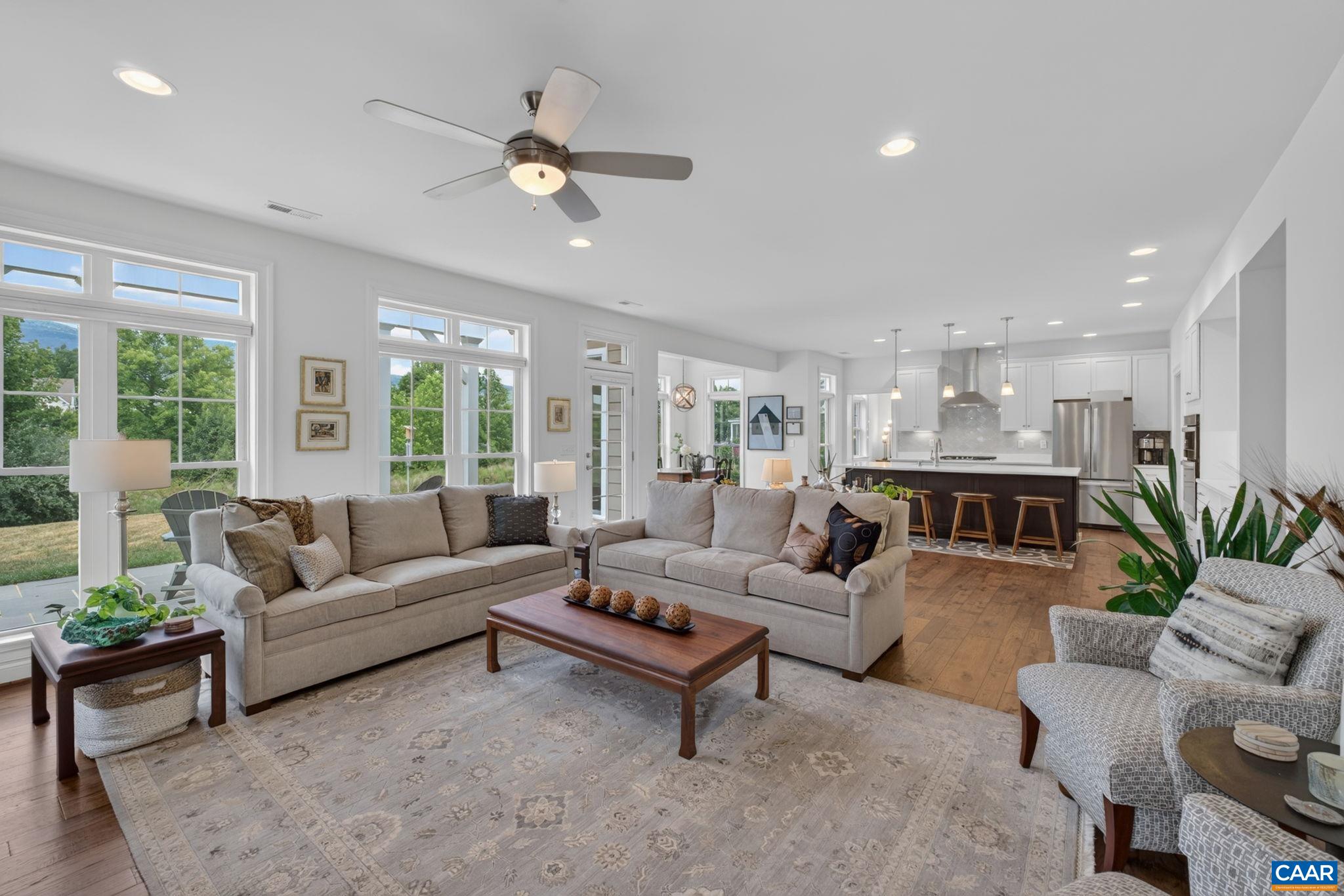 801 GOLF VIEW DR