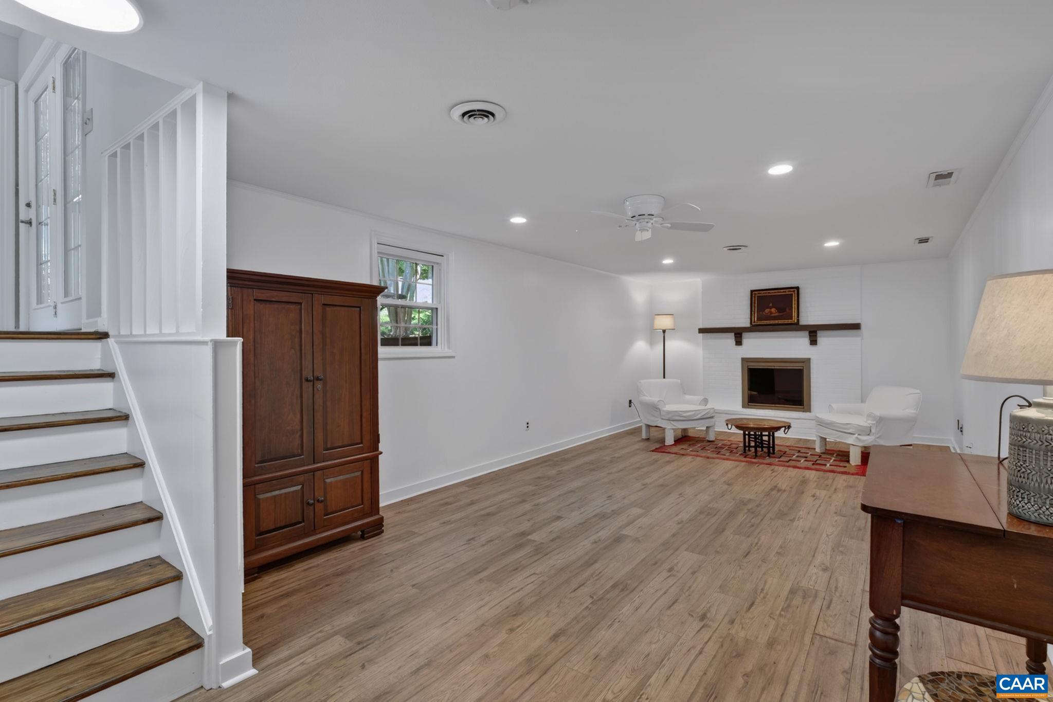 116 VINCENNES RD