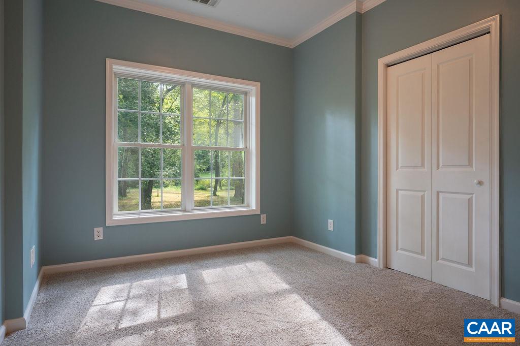180 LYNX FARM LN