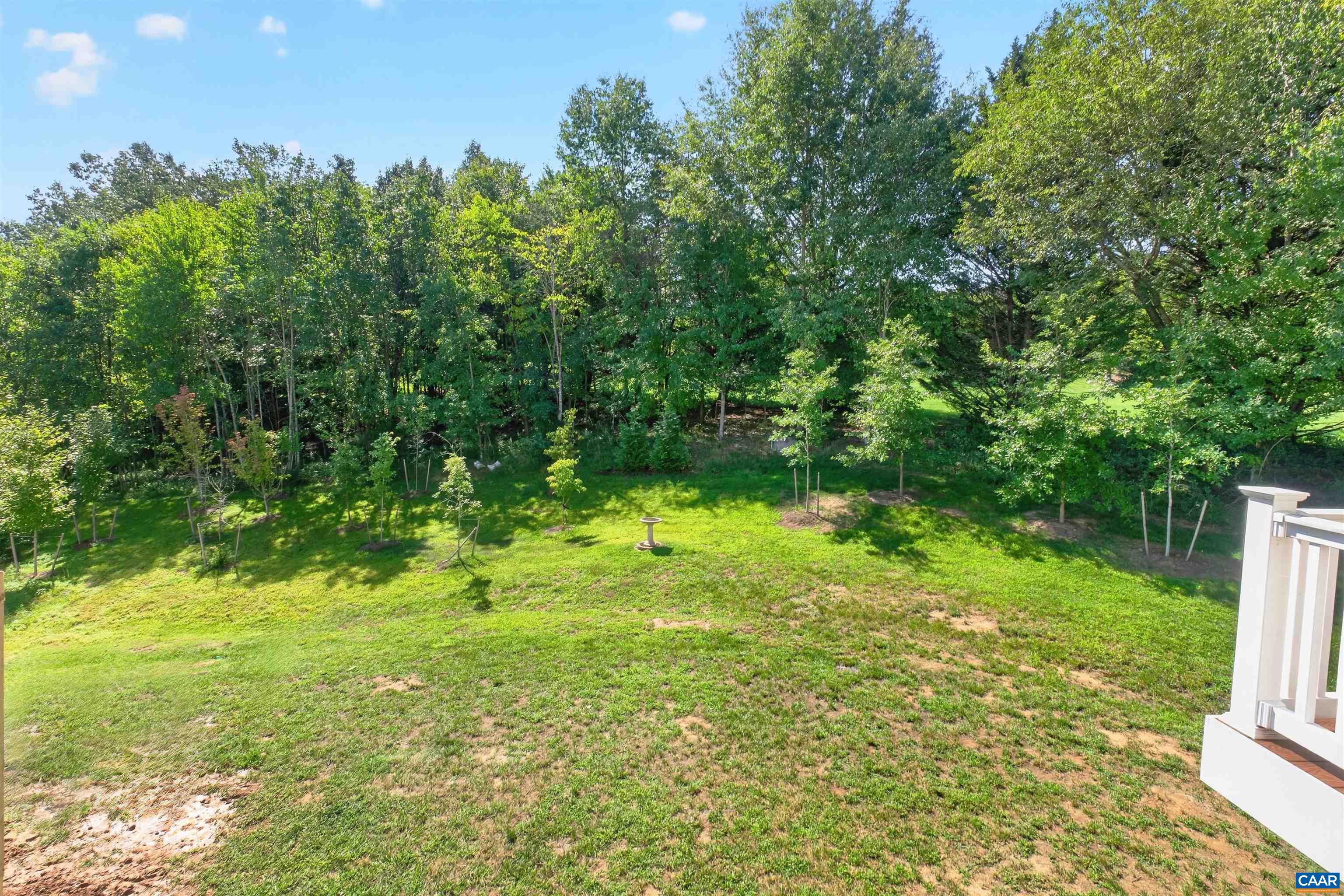 1940 LOIS LN