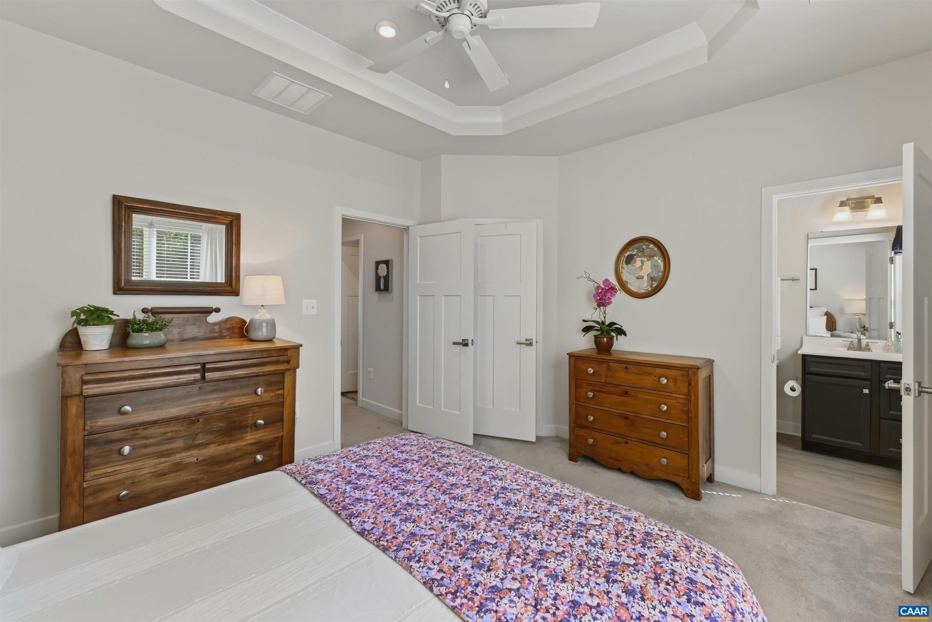 1940 LOIS LN