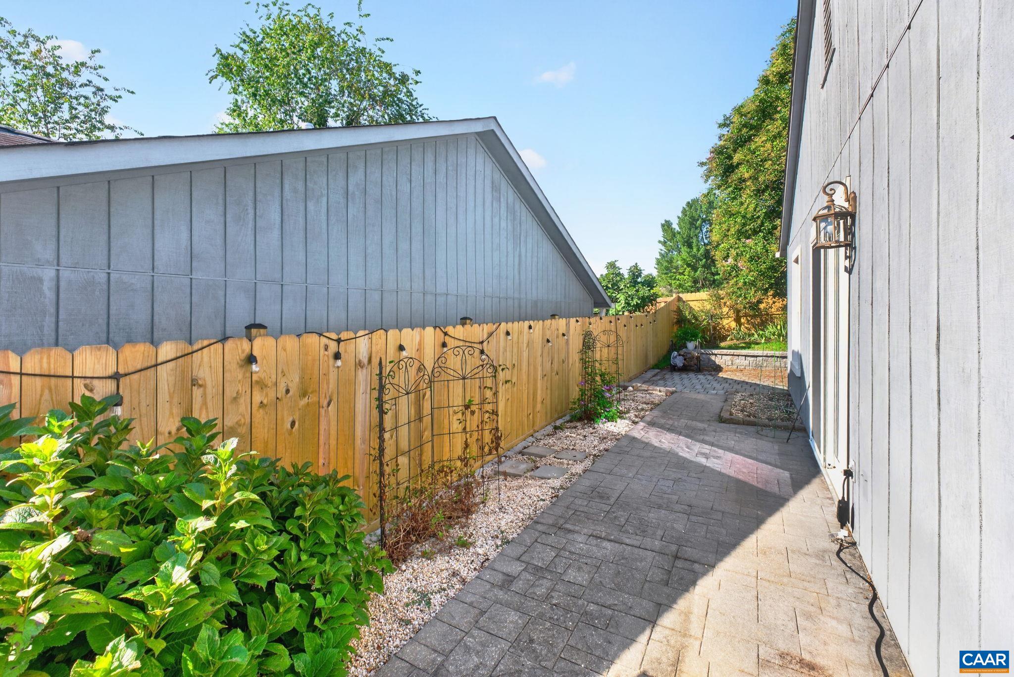 262 LAKEVIEW DR