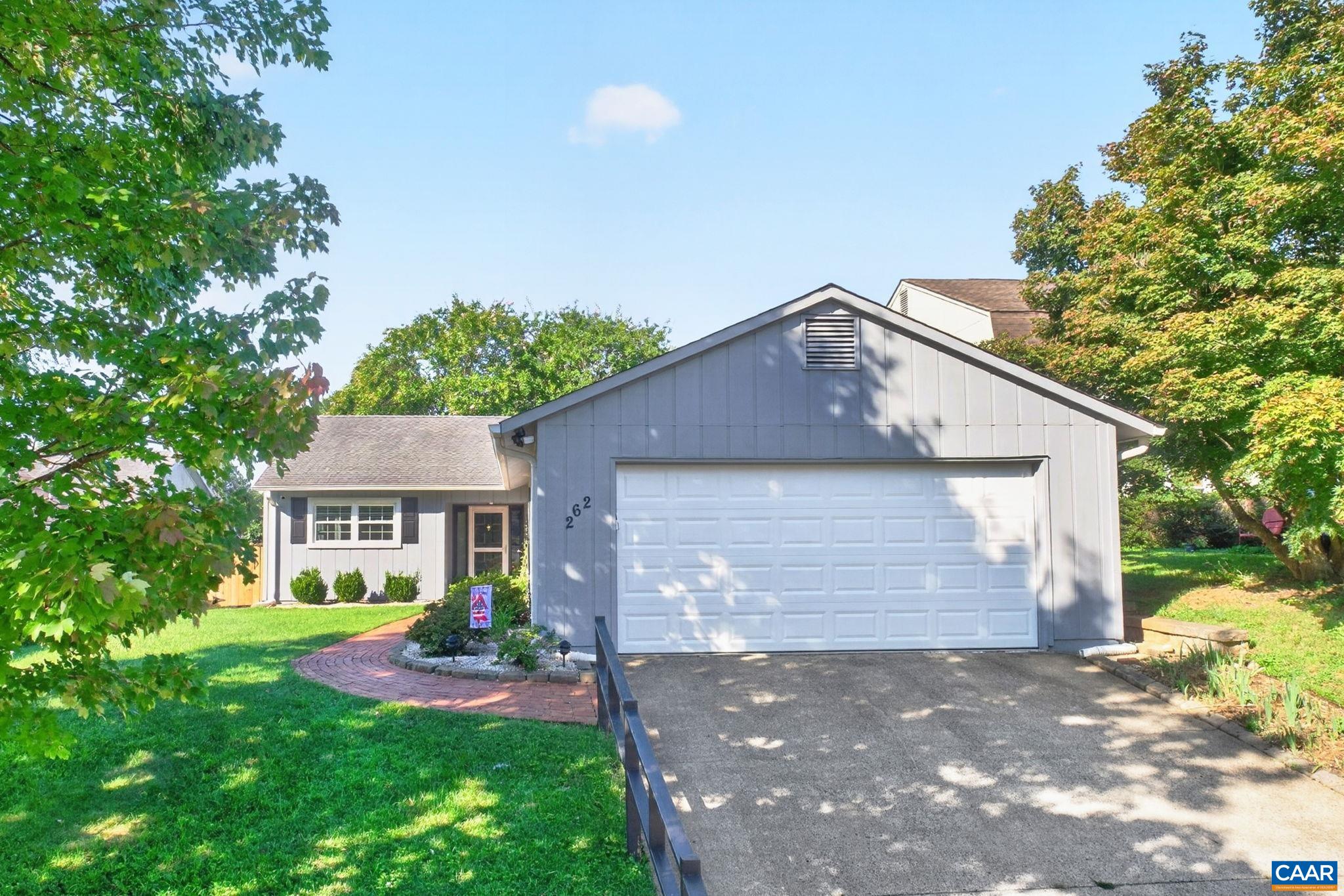 262 LAKEVIEW DR