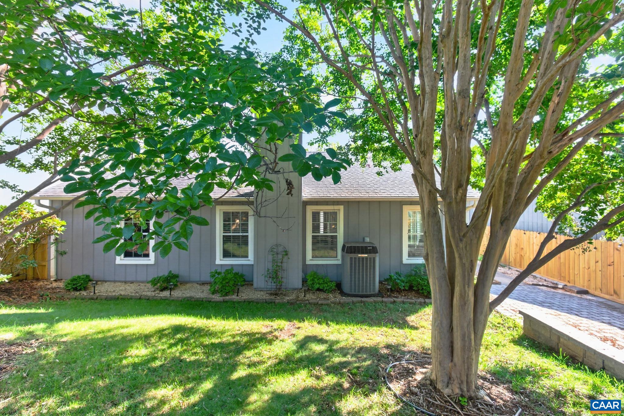 262 LAKEVIEW DR