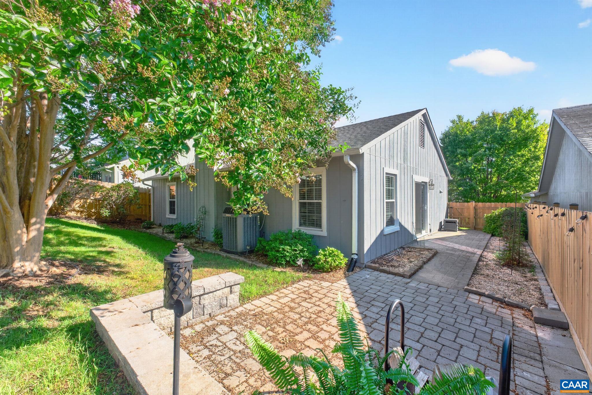 262 LAKEVIEW DR
