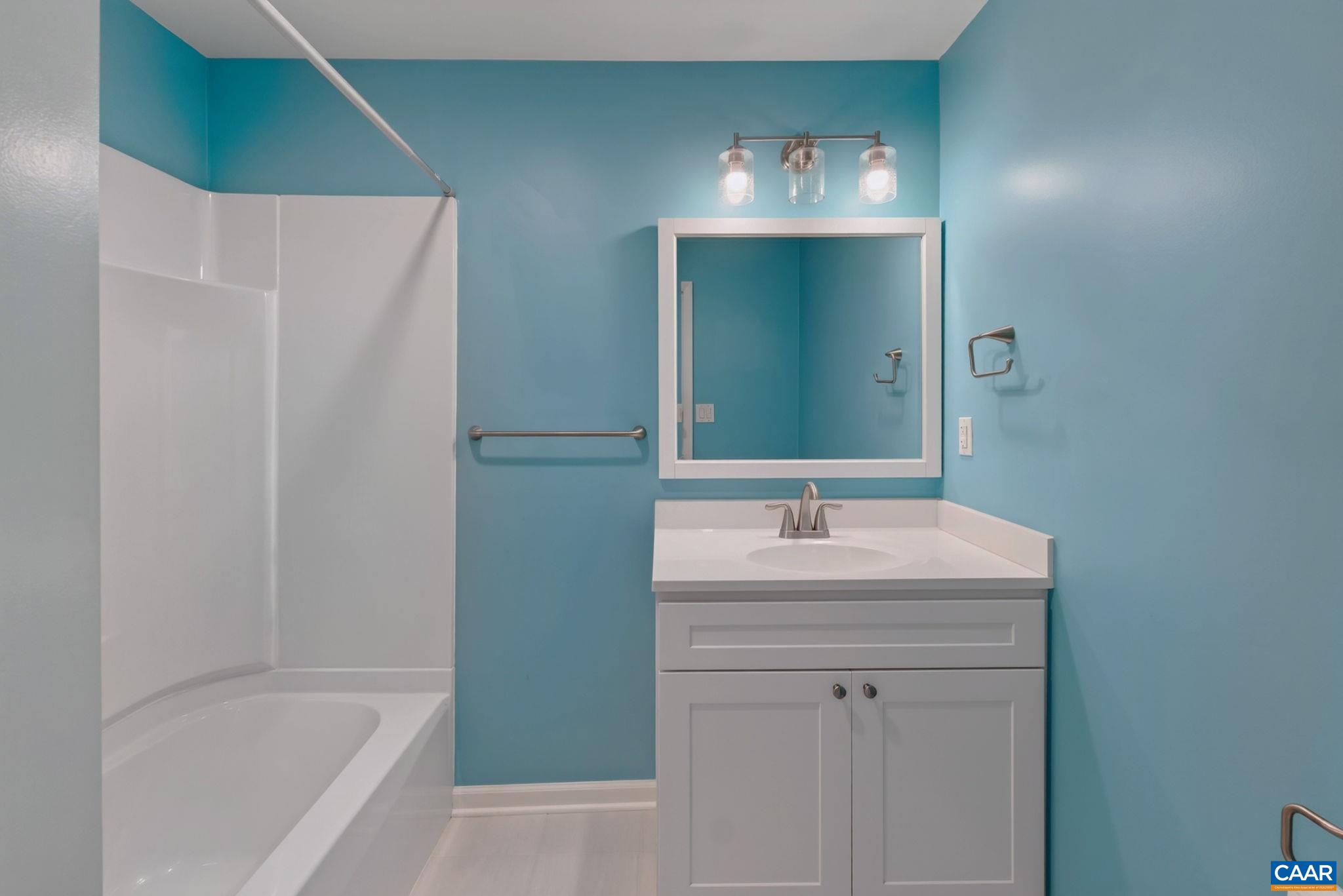 262 LAKEVIEW DR